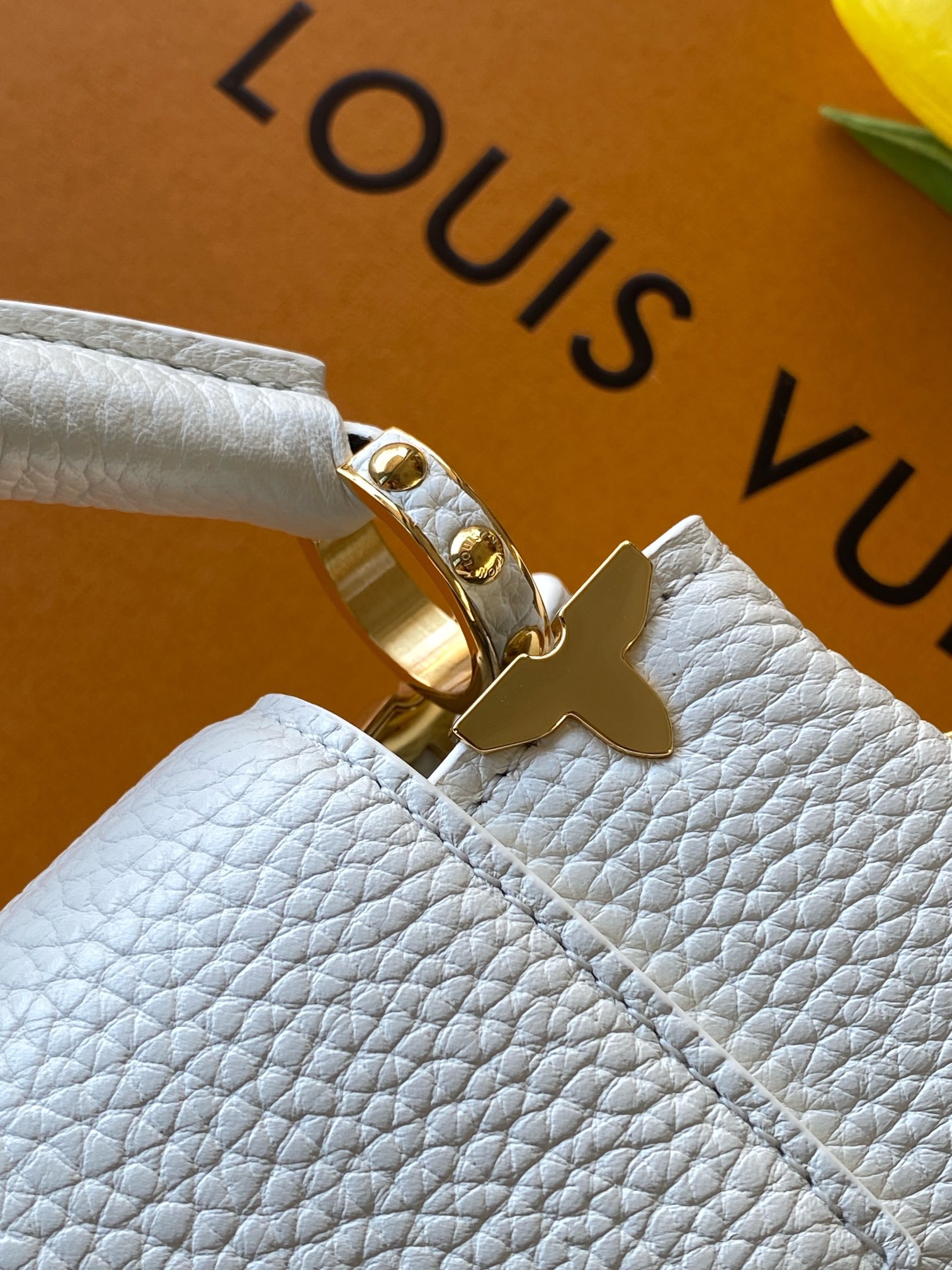 M56669白色金 特级全钢五金 进口牛皮此款 Capucines 迷你手袋由 Taurillon 皮革