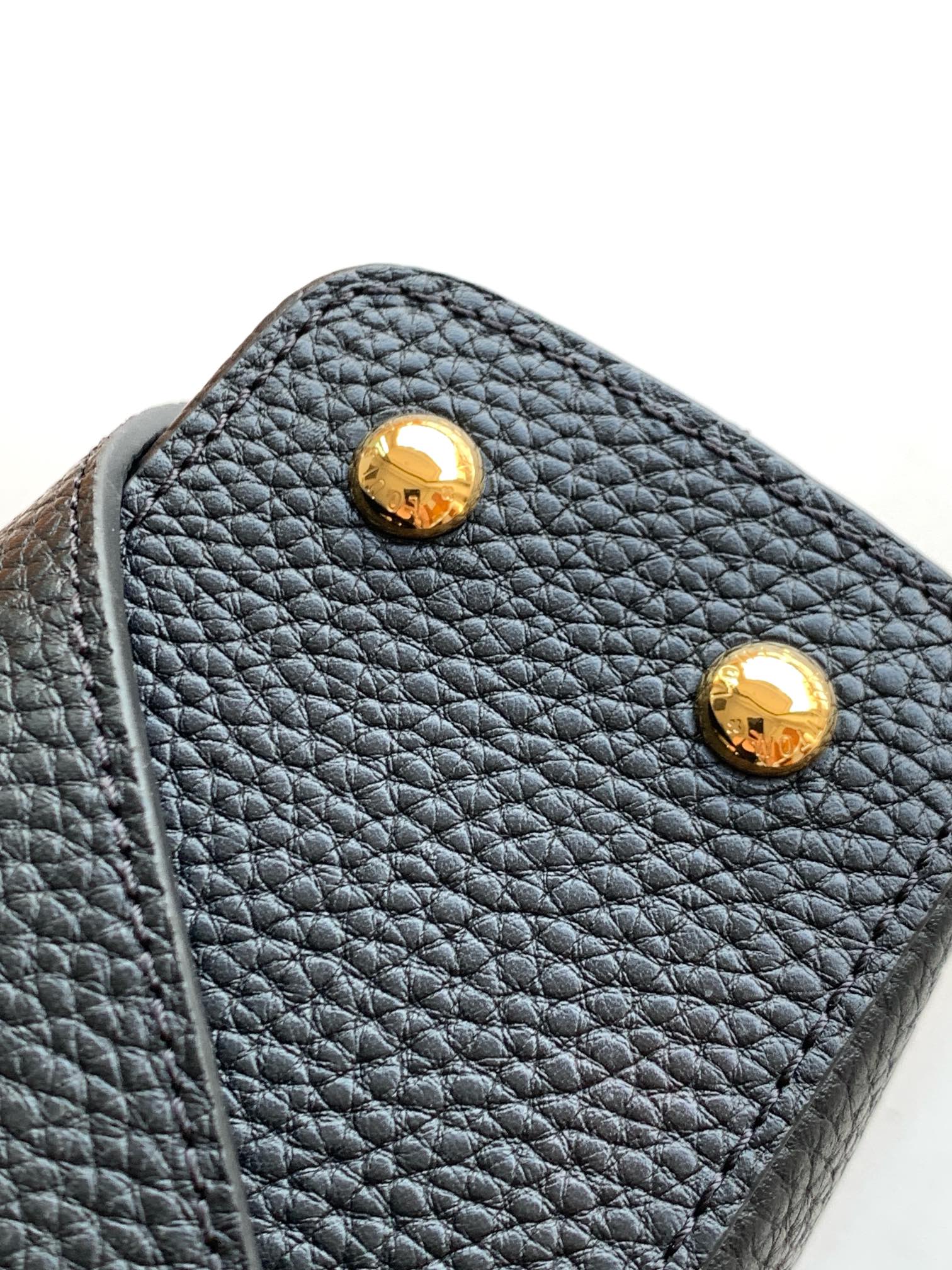 M56669黑色金 特级全钢五金 进口牛皮此款 Capucines 迷你手袋由 Taurillon 皮革