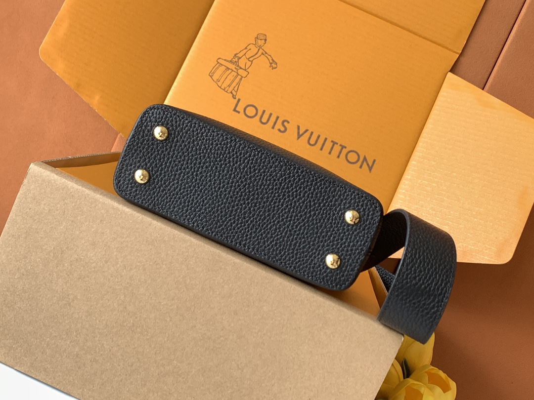 M56669黑色金 特级全钢五金 进口牛皮此款 Capucines 迷你手袋由 Taurillon 皮革