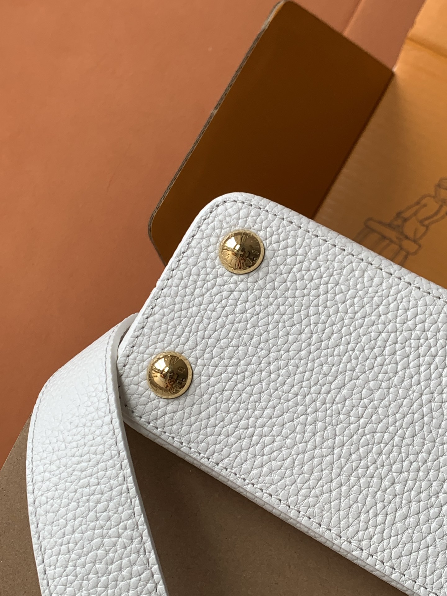 【全钢五金 变码芯片】特级配全套包装 💋 M56660进口牛皮白色金扣】 花冠全钢五金Capucines