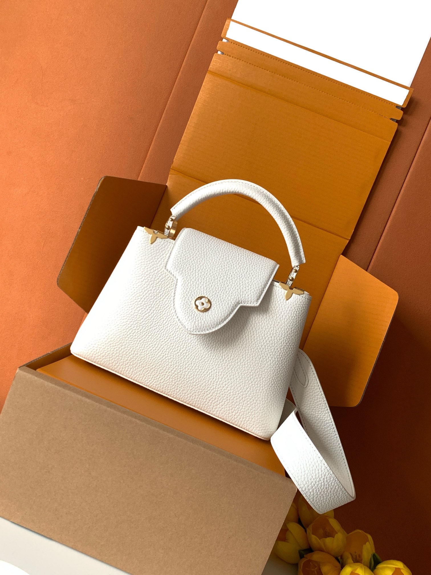 【全钢五金 变码芯片】特级配全套包装 💋 M56660进口牛皮白色金扣】 花冠全钢五金Capucines