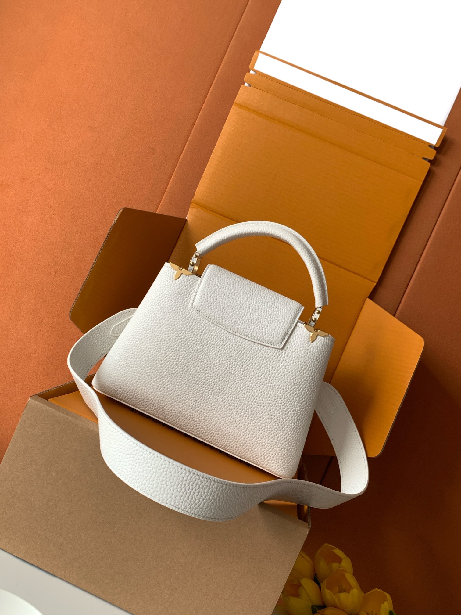 【全钢五金 变码芯片】特级配全套包装 💋 M56660进口牛皮白色金扣】 花冠全钢五金Capucines