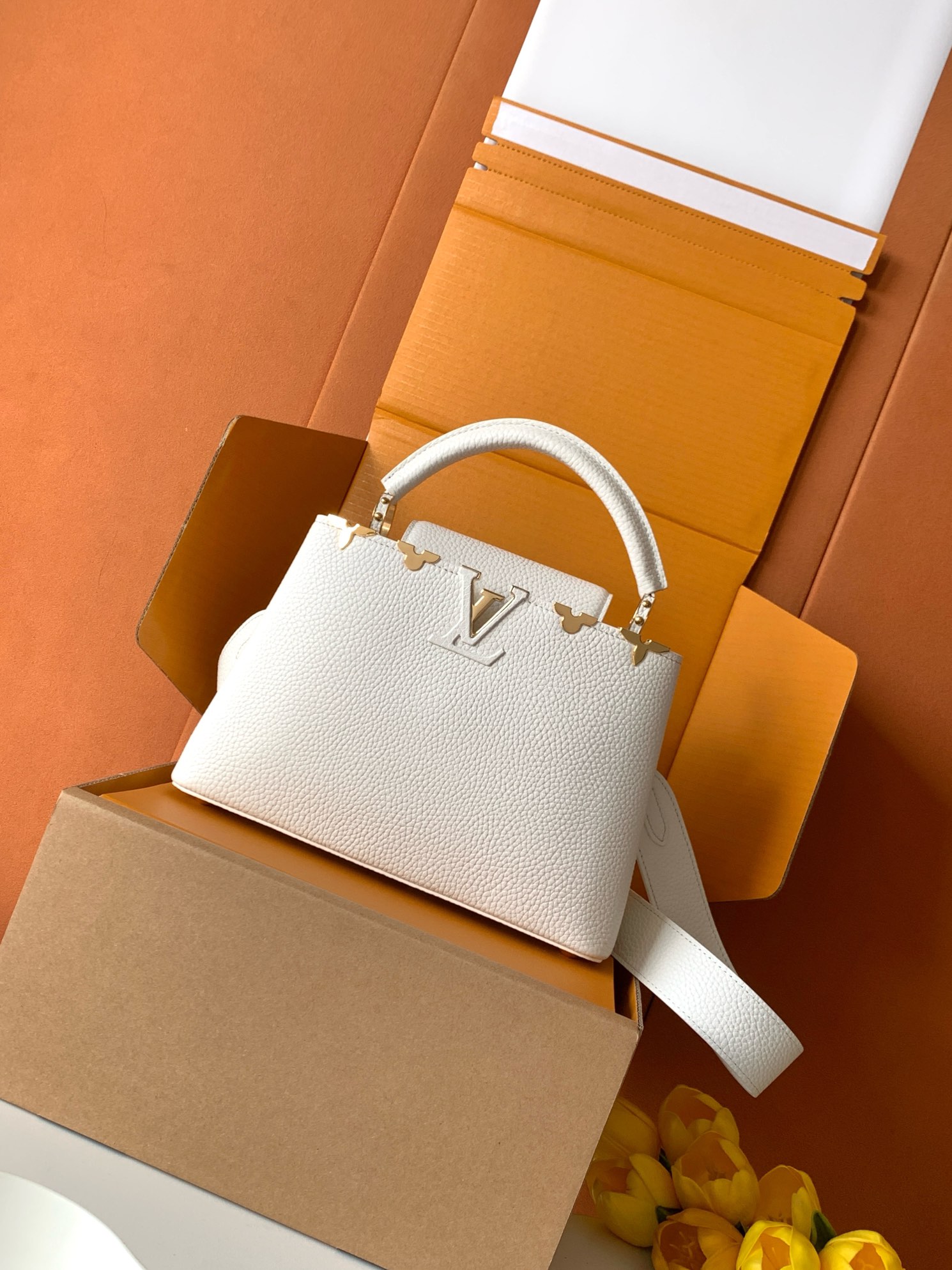 【全钢五金 变码芯片】特级配全套包装 💋 M56660进口牛皮白色金扣】 花冠全钢五金Capucines