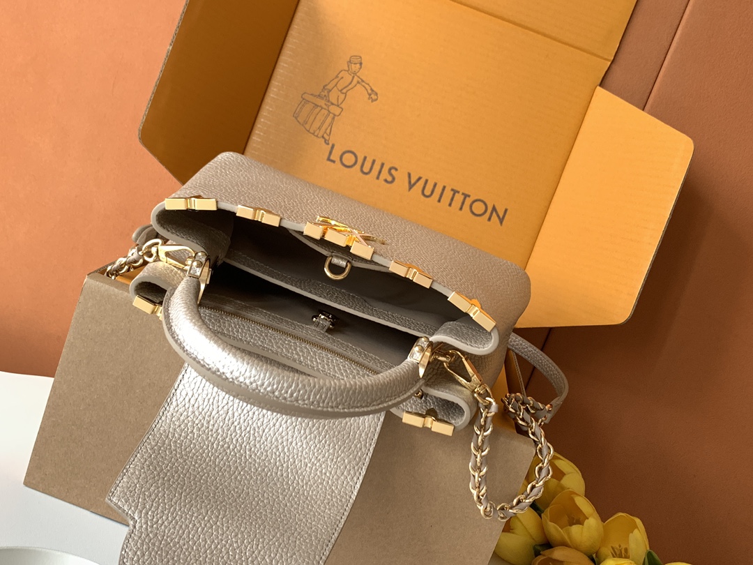 变码芯片版【特级全钢五金 进口牛皮 💋 M22437金属卡其色金扣】此款 Capucines BB手袋由