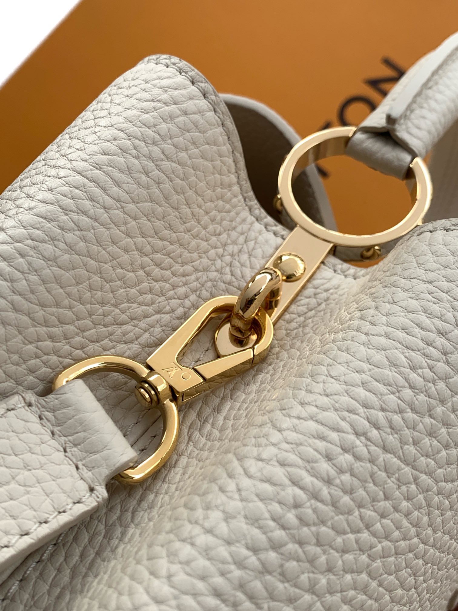 【特级MB新版芯片原厂皮】Capucines 迷你 白色金型号：M24728材料：A级全钢五金，进口牛皮