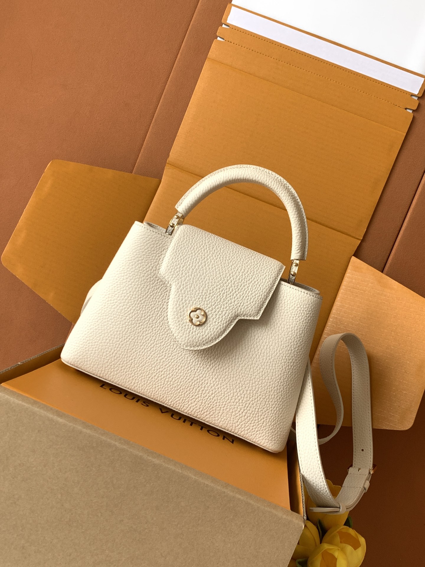 【特级MB新版芯片原厂皮】Capucines 迷你 白色金型号：M24728材料：A级全钢五金，进口牛皮