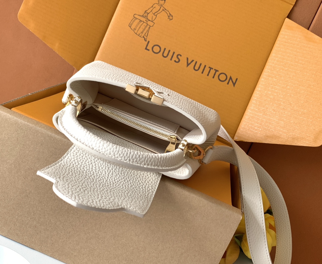 【特级MB新版芯片原厂皮】Capucines 迷你 白色金扣型号：M24729材料：A级全钢五金，进口牛