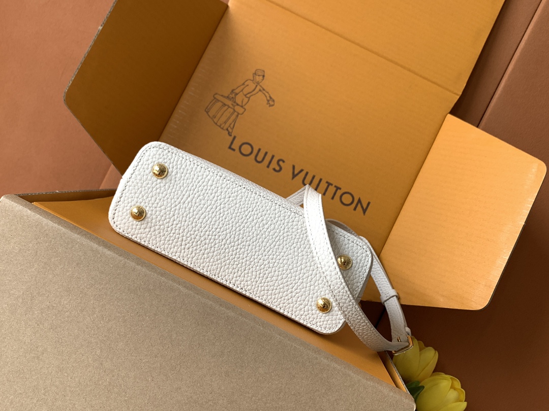 【特级全钢】Capucines 迷你 珍珠白金扣型号：M23943材料：A级全钢五金，进口牛皮包装：全套