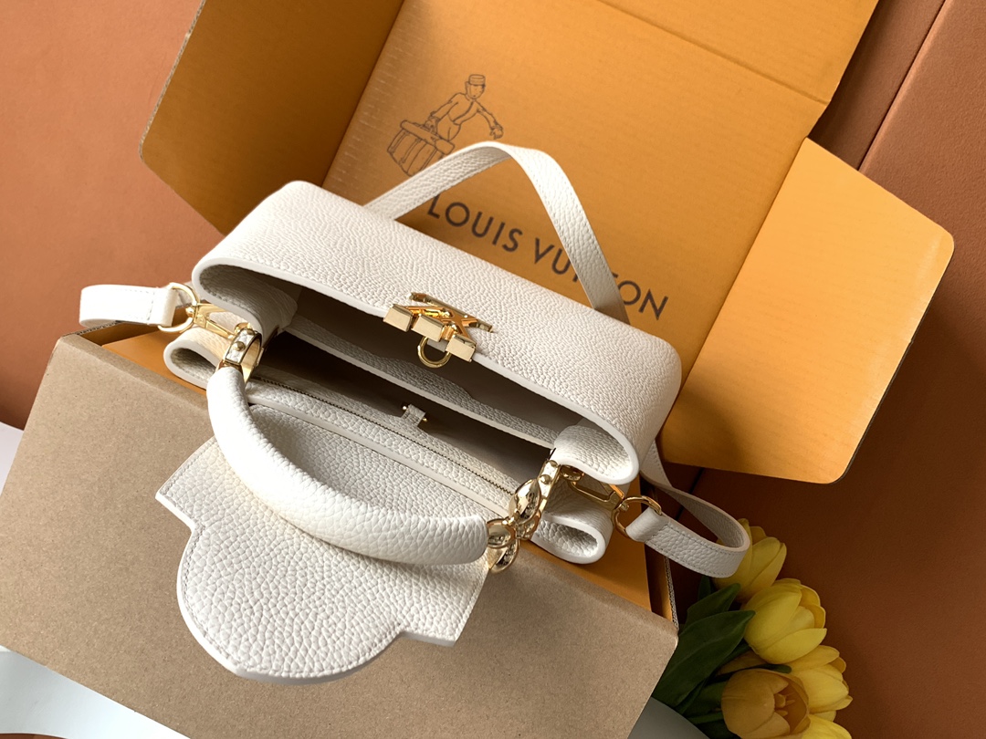 【特级全钢】Capucines 小号 珍珠白金扣型号：M24698材料：A级全钢五金，进口牛皮包装：全套