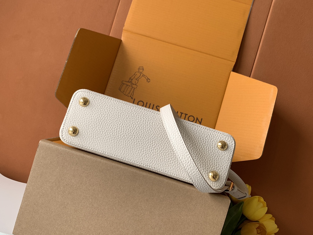 【特级全钢】Capucines 小号 珍珠白金扣型号：M24698材料：A级全钢五金，进口牛皮包装：全套