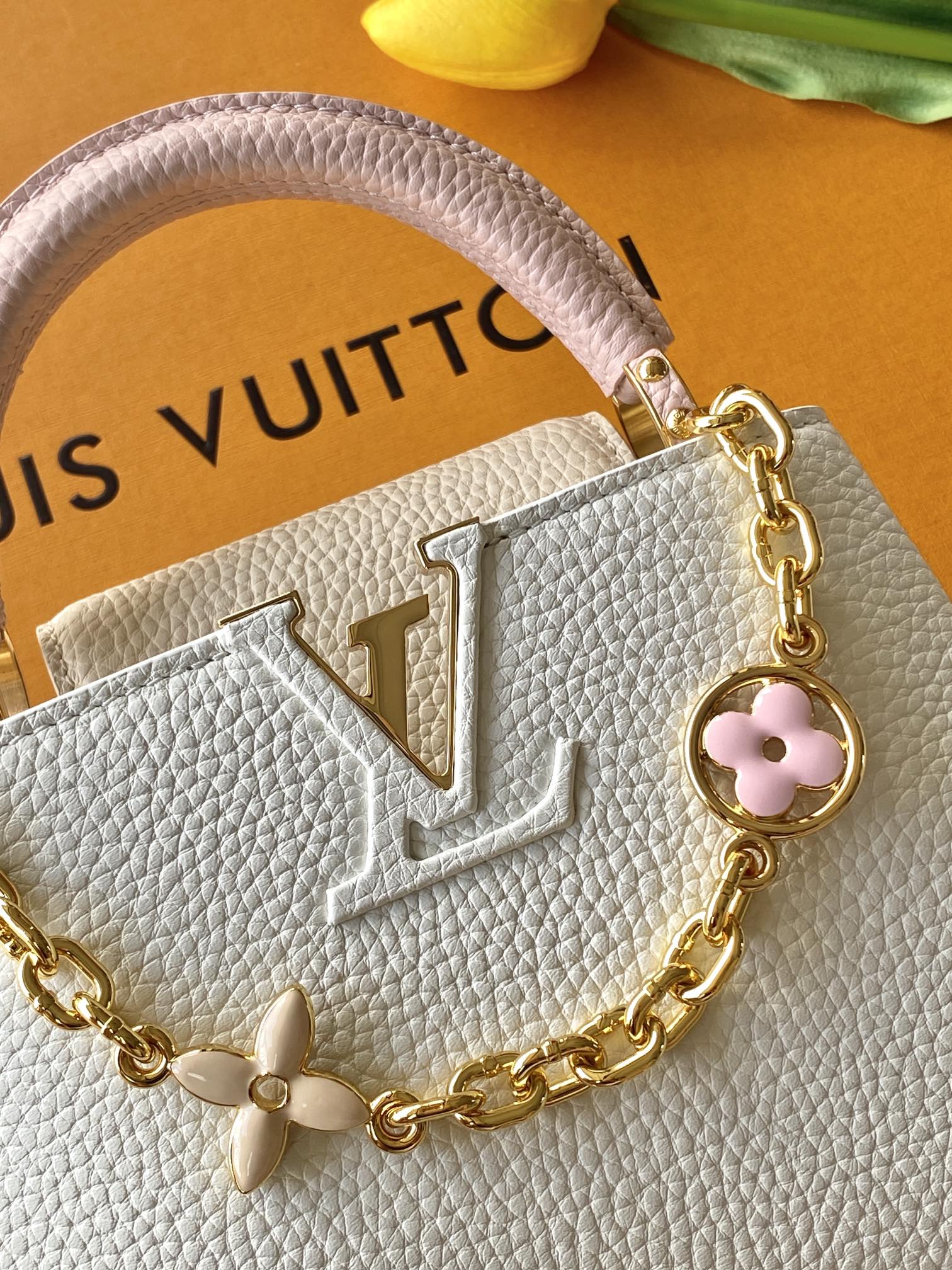 【特级全钢五金 进口牛皮】Capucines 型号：M11342白色金扣材料：A级全钢五金，进口原厂面料