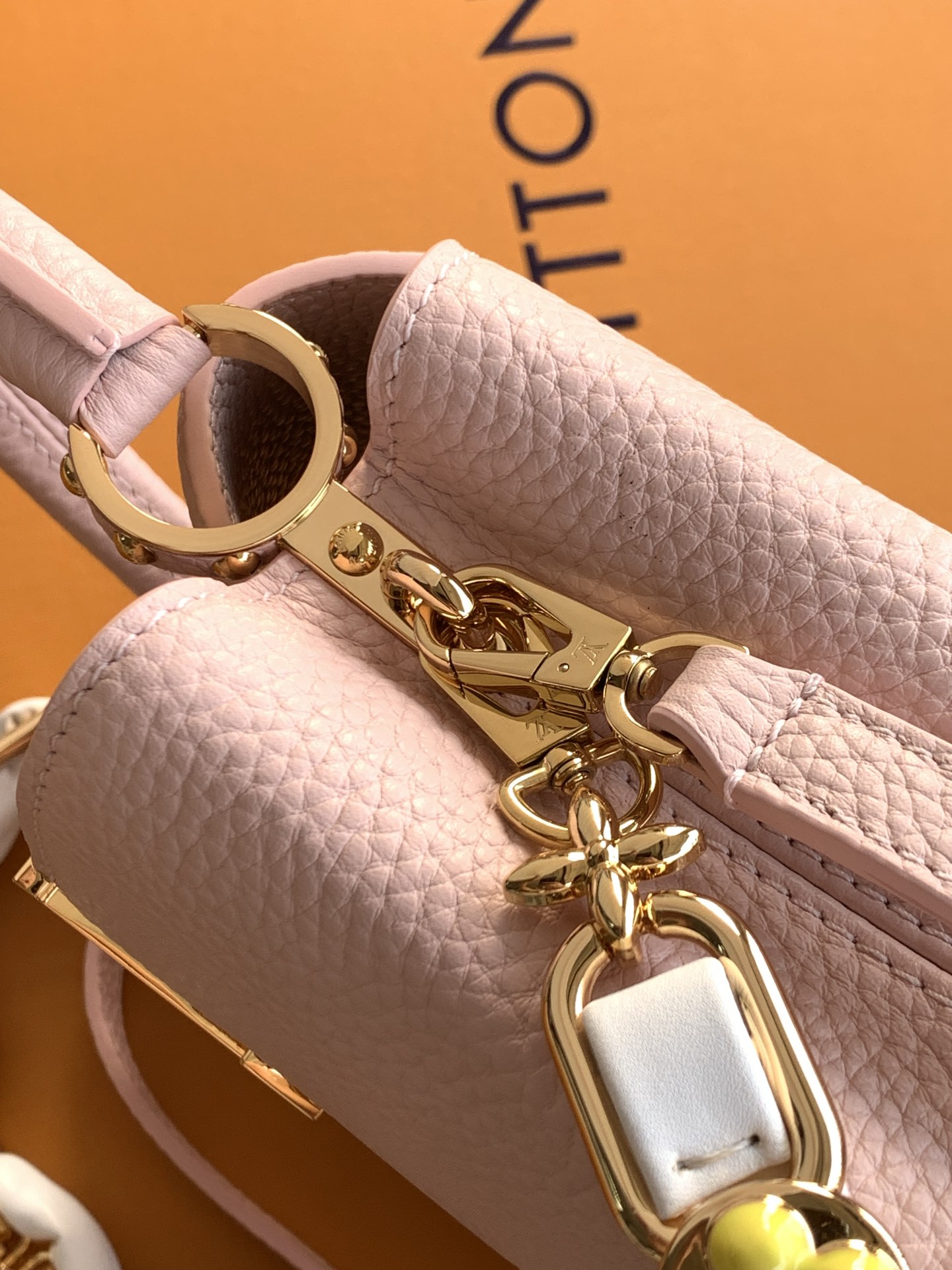 M23363粉色金 全钢五金 进口牛皮那英款系列 Capucines Mini手袋 本季新款 Capuc