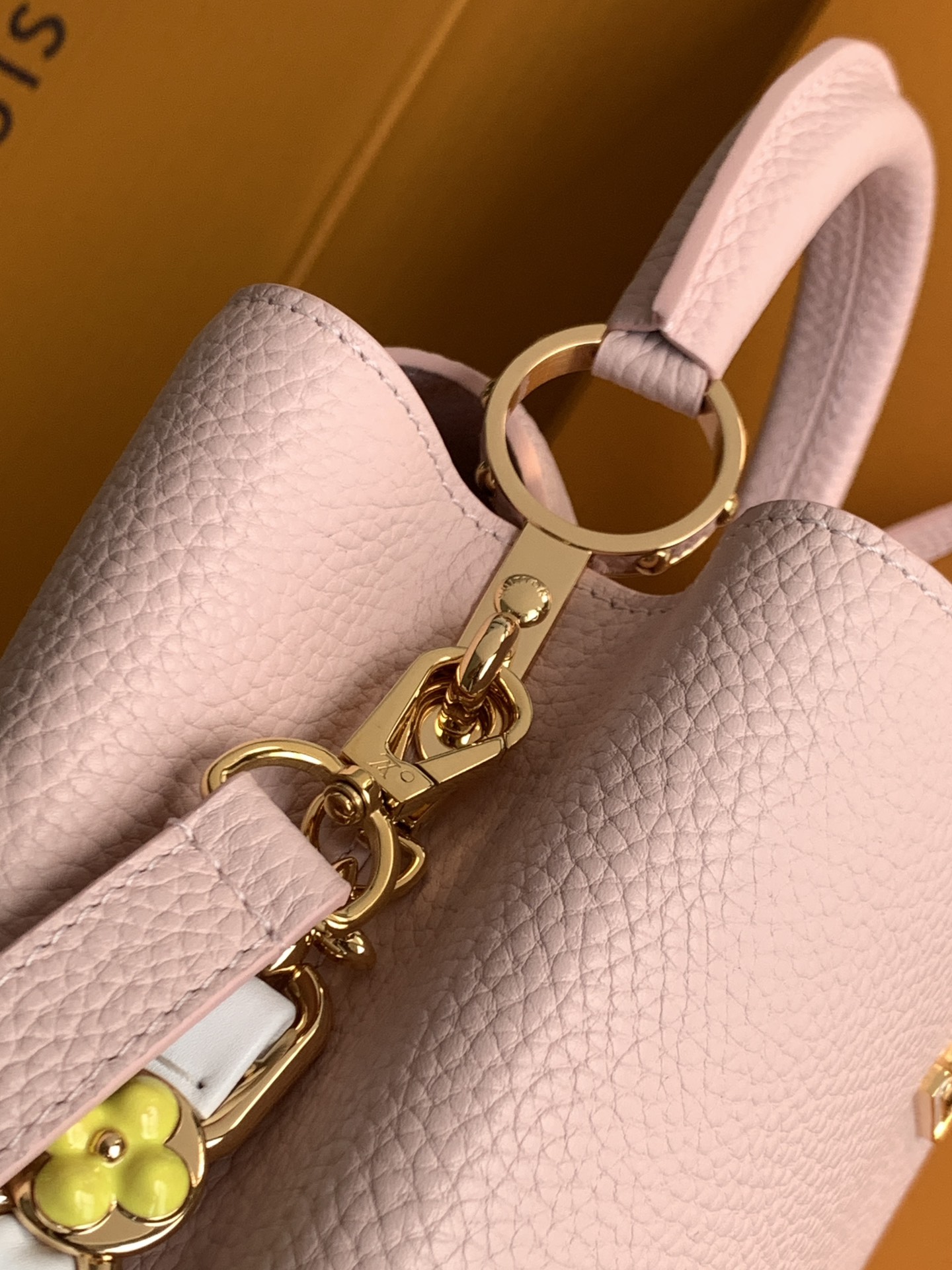 【全钢五金 进口牛皮💋 M23280粉色金】【Capucines BB手袋】本季新款 Capucines