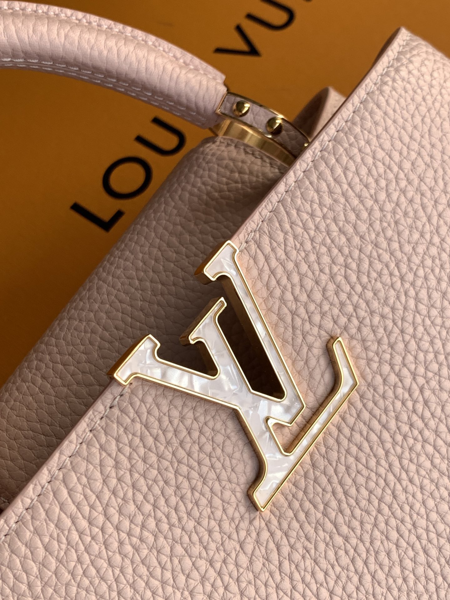 【全钢五金 进口牛皮💋 M23280粉色金】【Capucines BB手袋】本季新款 Capucines