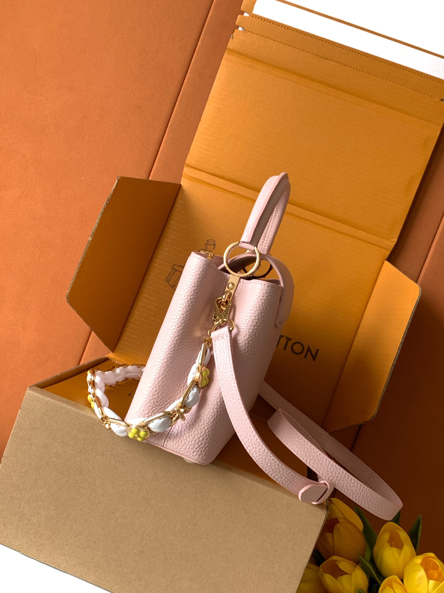 【全钢五金 进口牛皮💋 M23280粉色金】【Capucines BB手袋】本季新款 Capucines