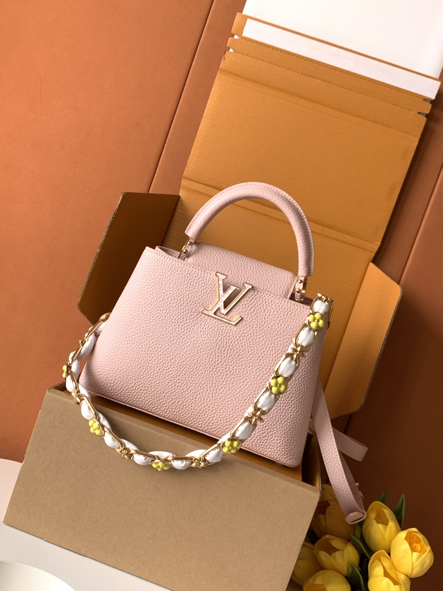 【全钢五金 进口牛皮💋 M23280粉色金】【Capucines BB手袋】本季新款 Capucines