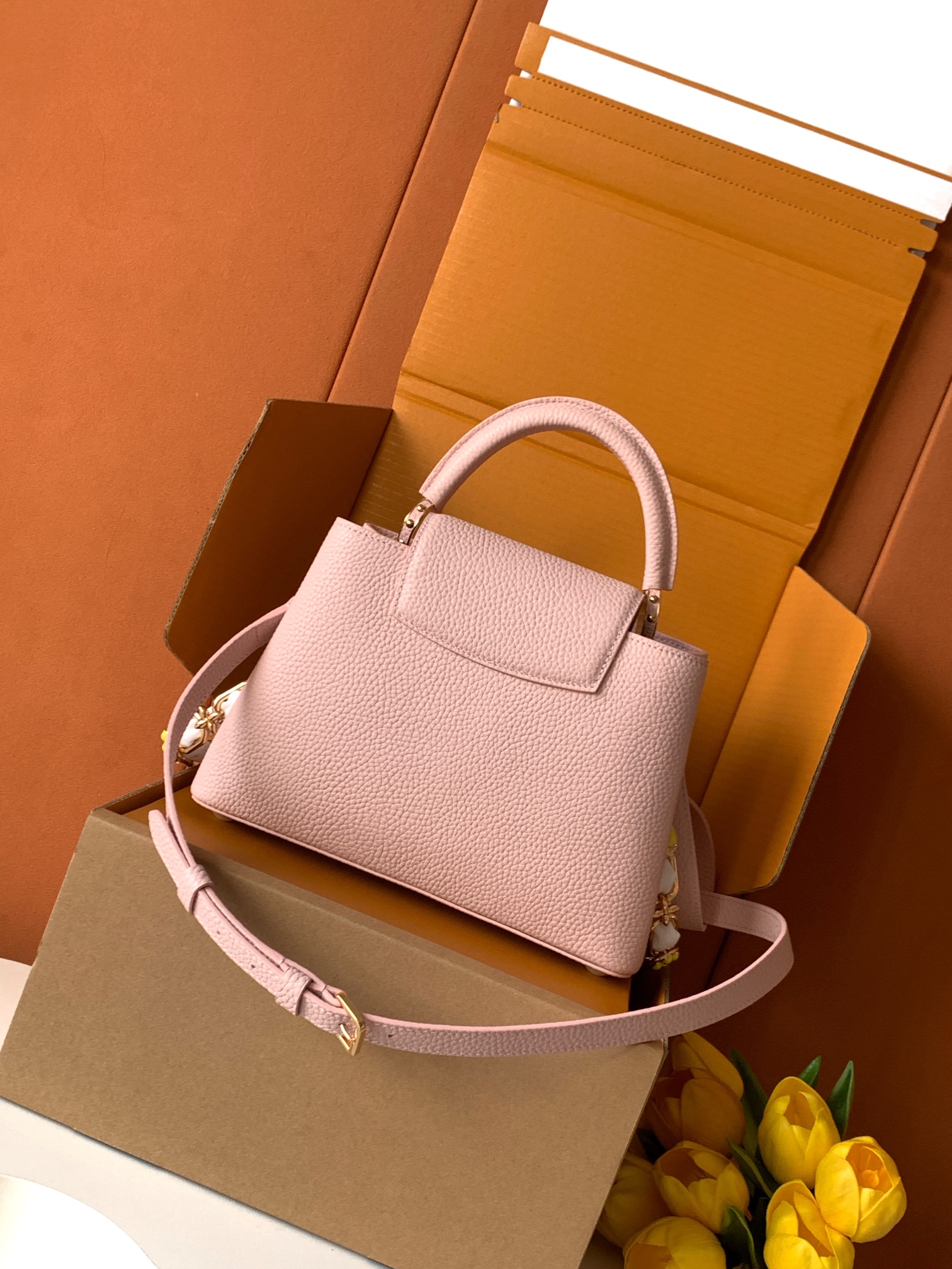 【全钢五金 进口牛皮💋 M23280粉色金】【Capucines BB手袋】本季新款 Capucines