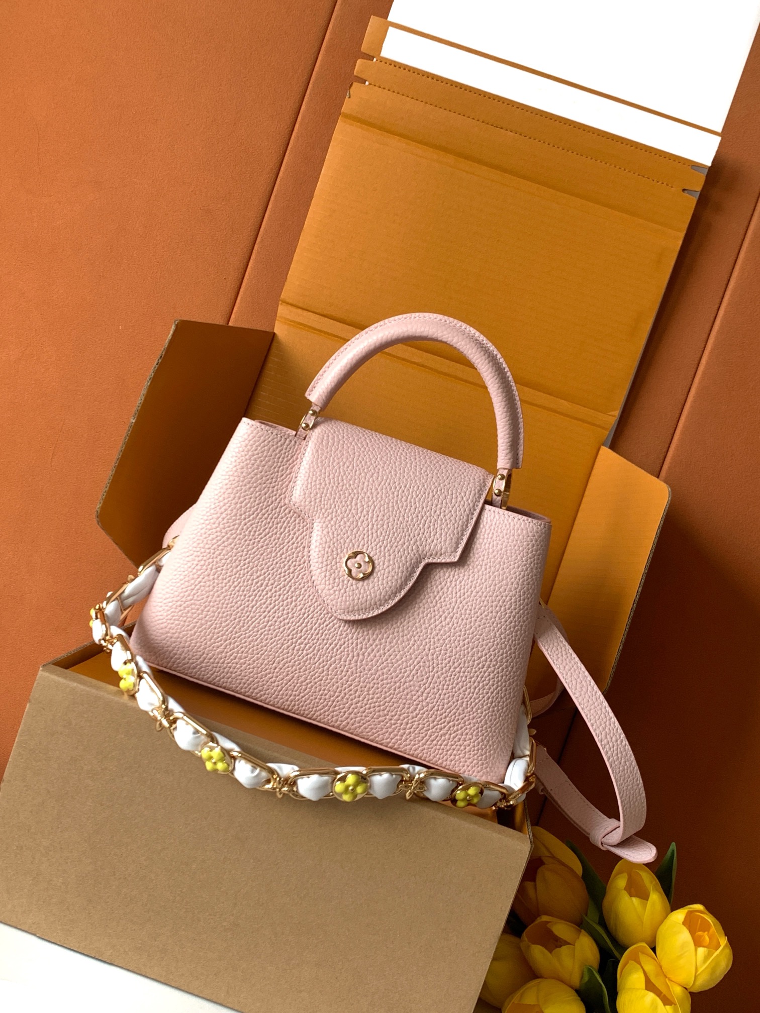 【全钢五金 进口牛皮💋 M23280粉色金】【Capucines BB手袋】本季新款 Capucines