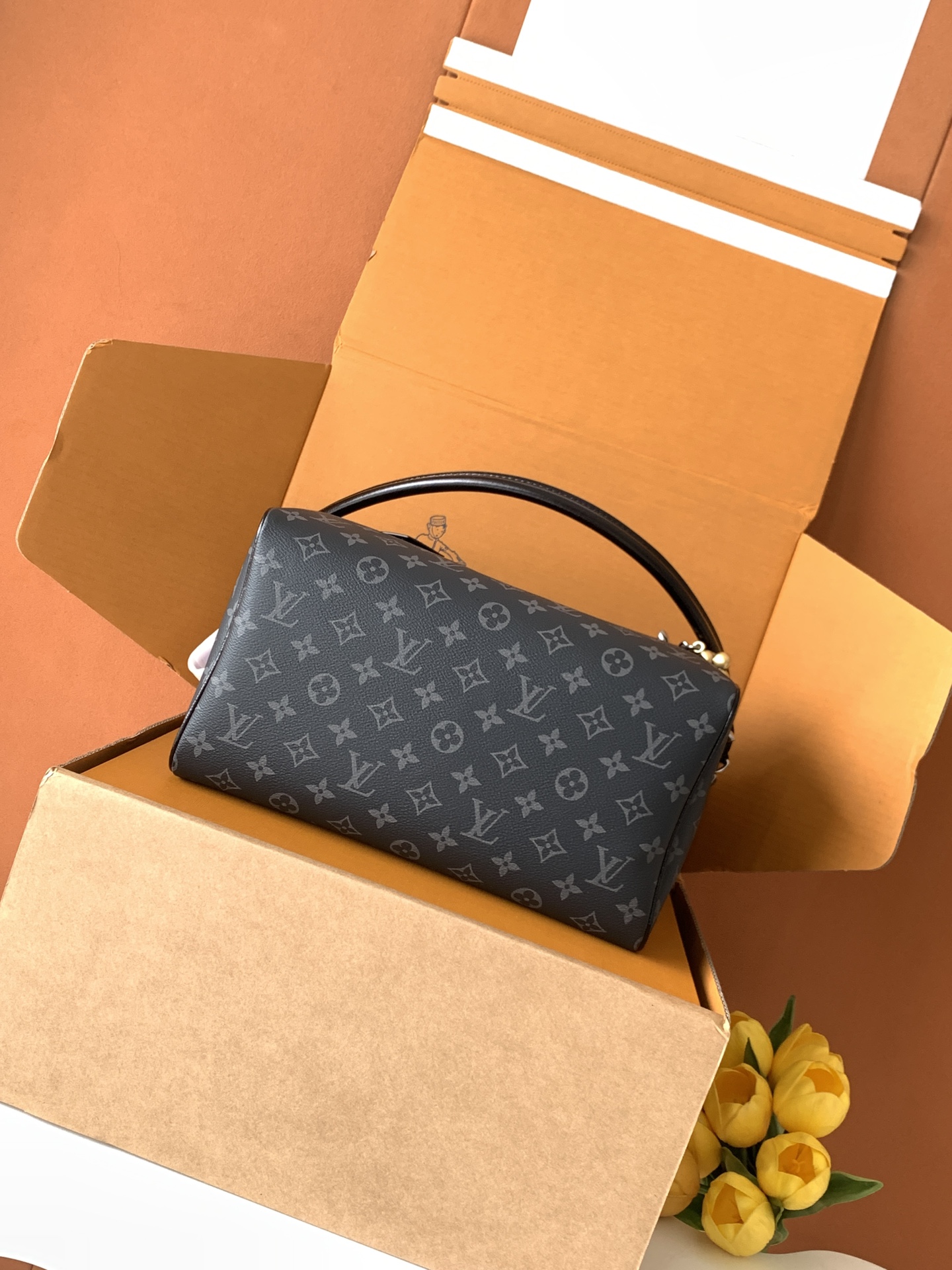 特级全钢 进口皮料 M15102本款Speedy Soft 30手袋出自LVSki系列，以Monogra