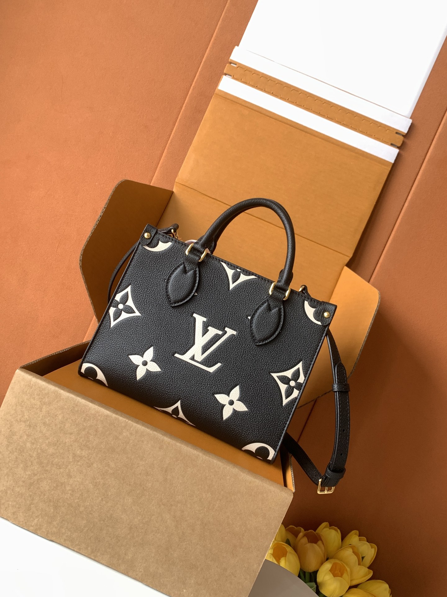 Louis Vuitton OnTheGo 小号手袋