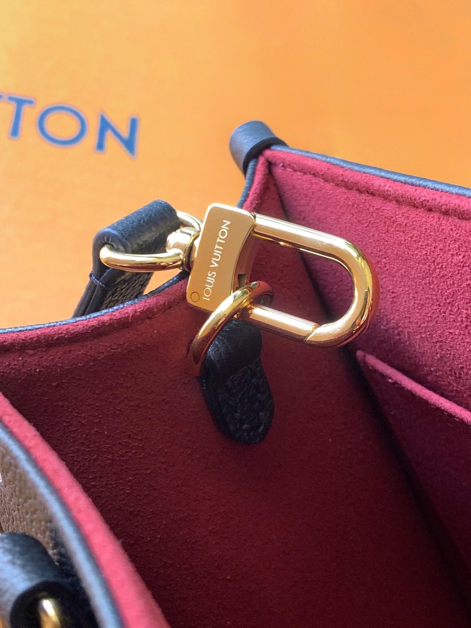 Louis Vuitton OnTheGo 小号手袋