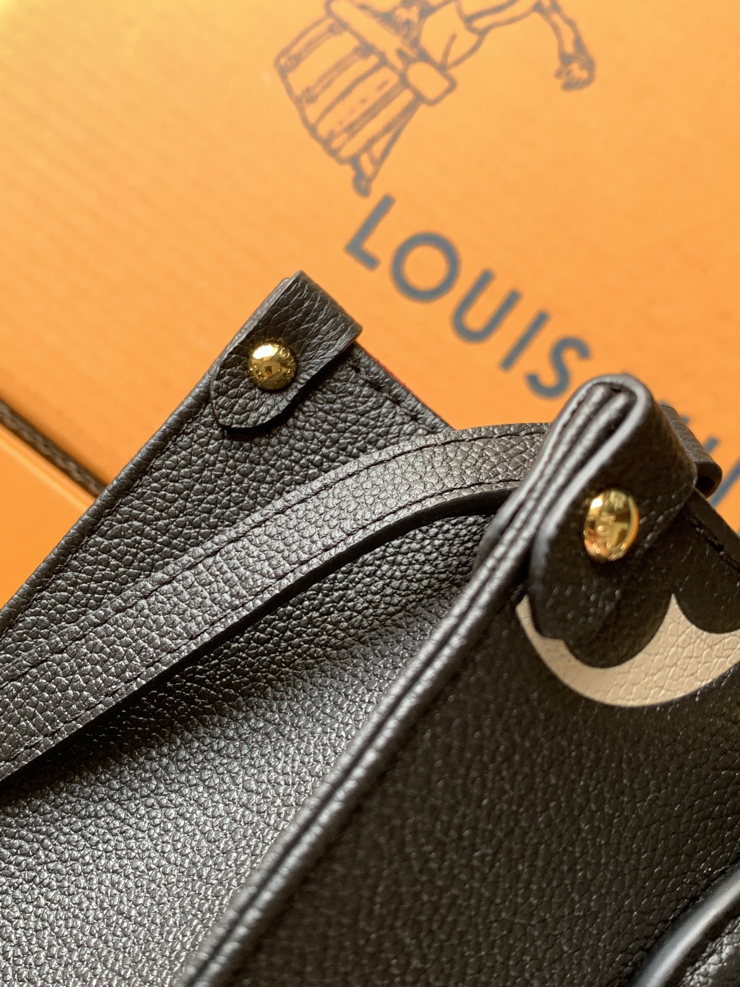 Louis Vuitton OnTheGo 小号手袋