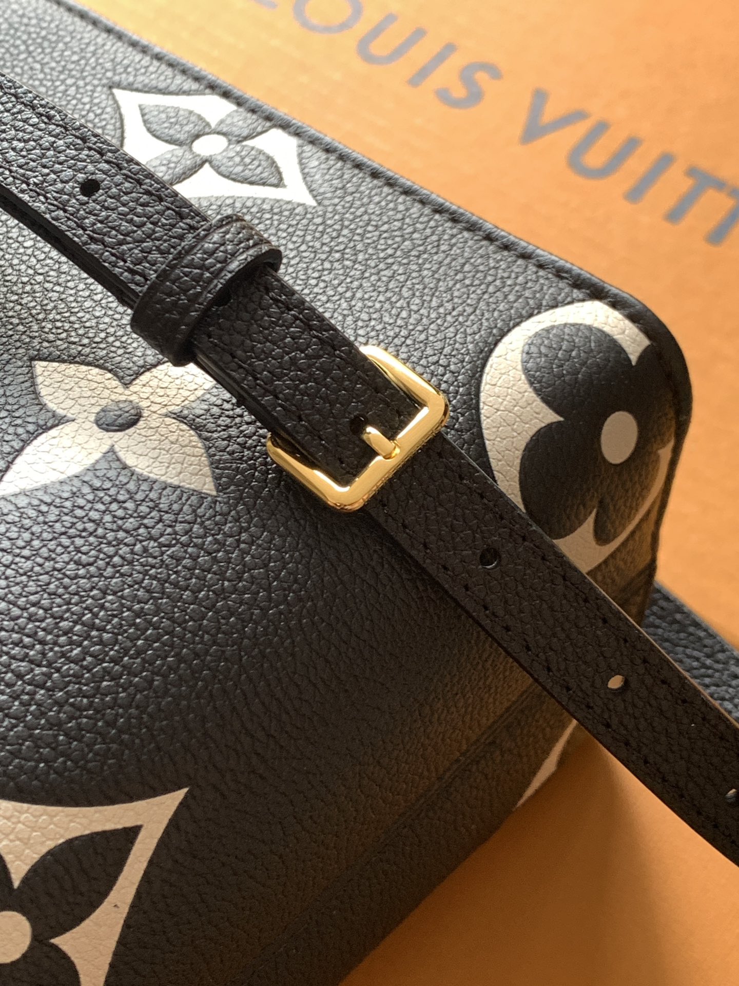 Louis Vuitton OnTheGo 小号手袋