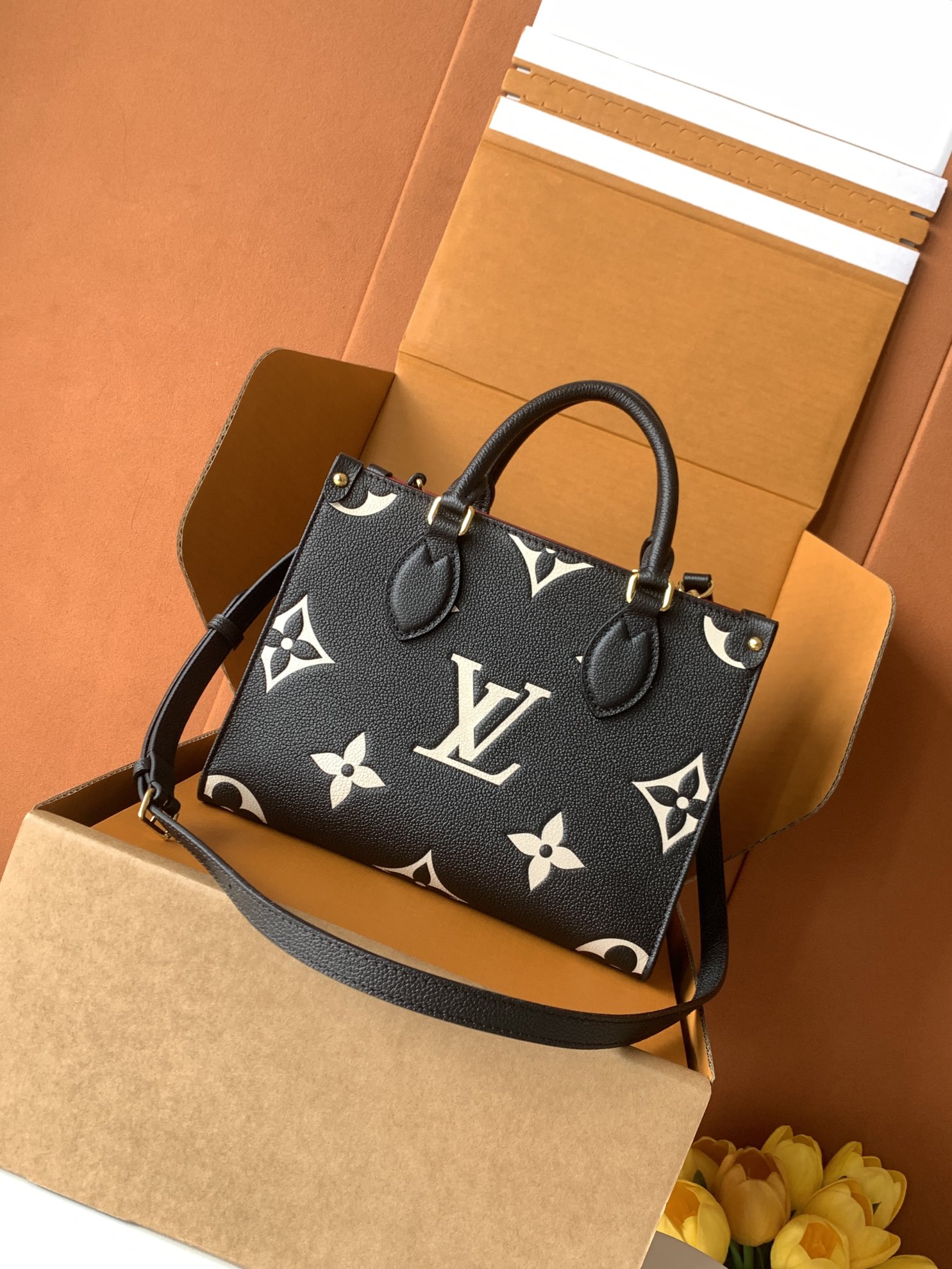 Louis Vuitton OnTheGo 小号手袋
