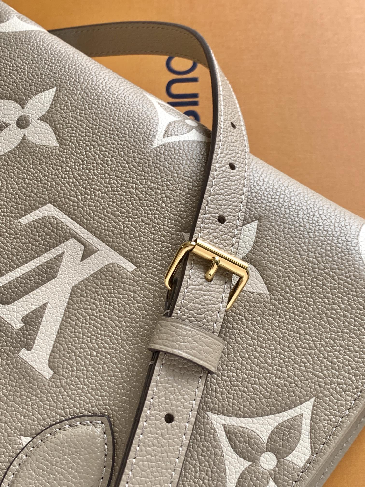 Louis Vuitton OnTheGo 小号手袋