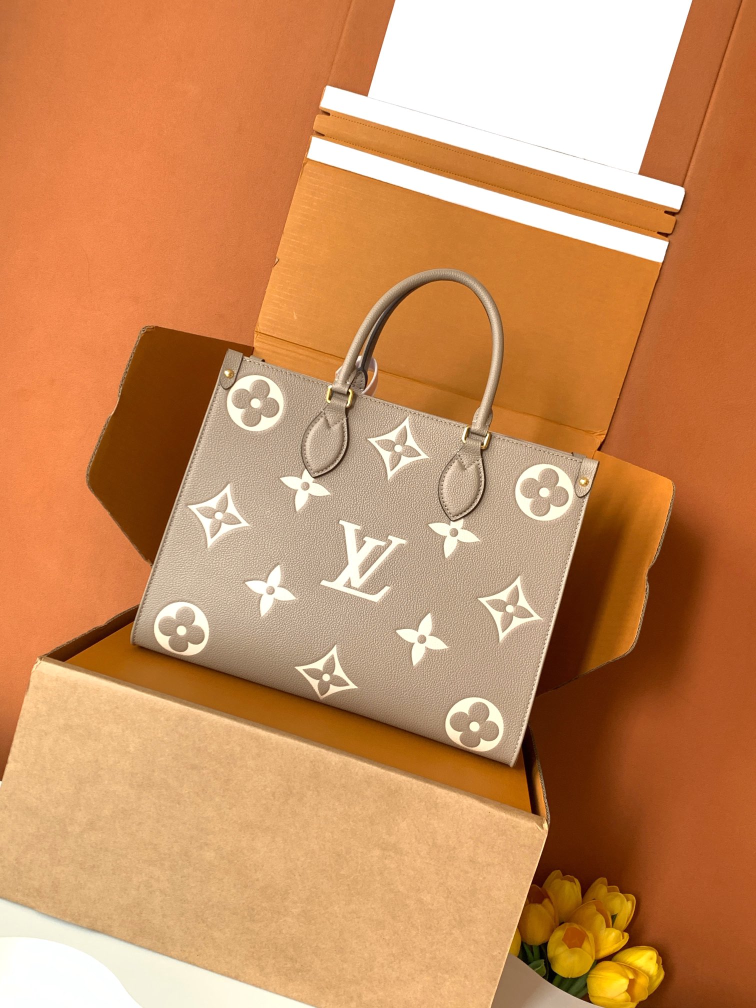 Louis Vuitton OnTheGo 中号手袋