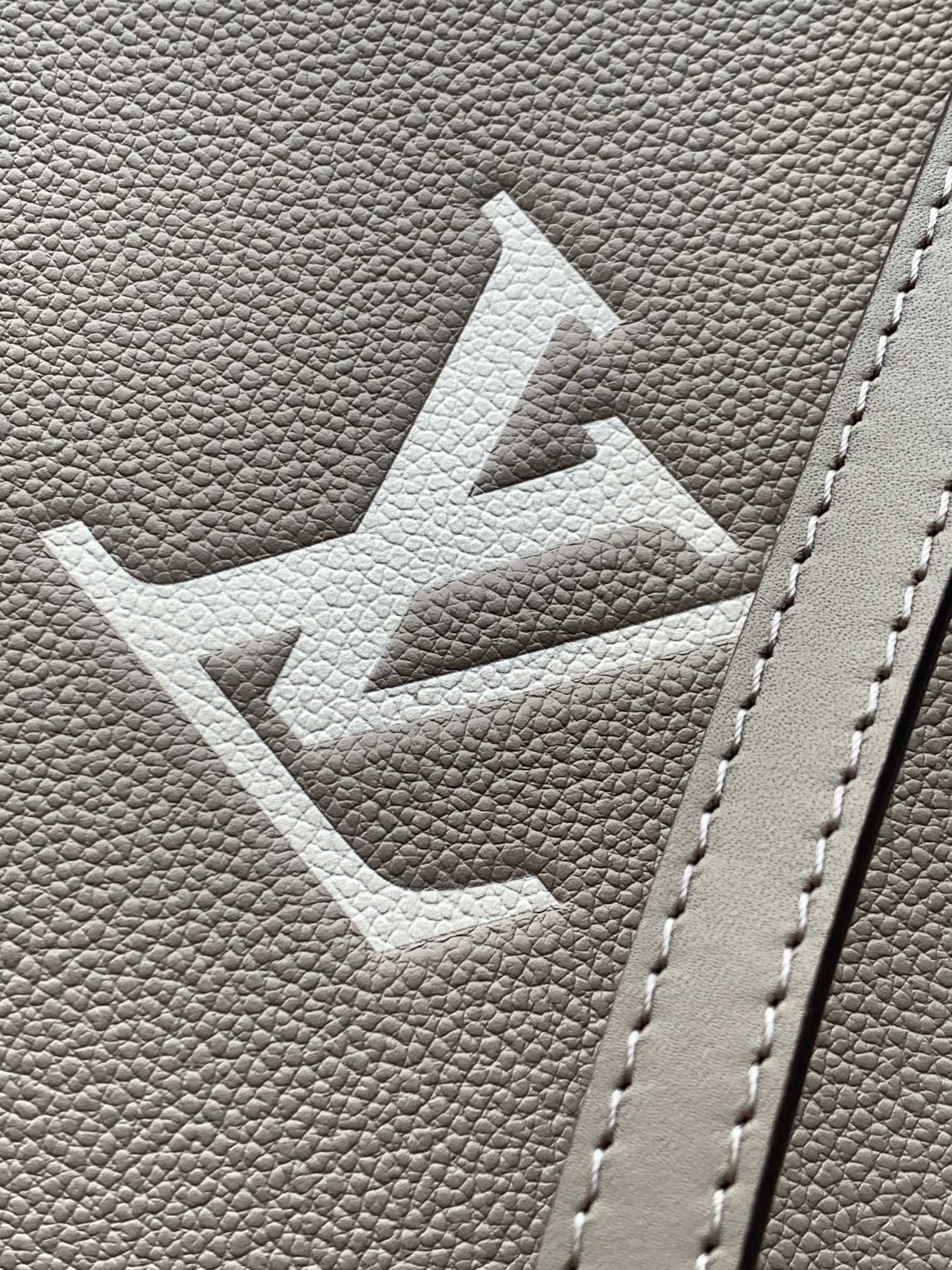 Louis Vuitton OnTheGo 中号手袋