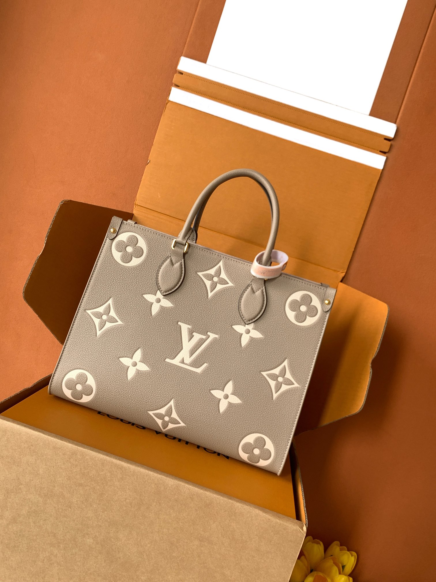 Louis Vuitton OnTheGo 中号手袋