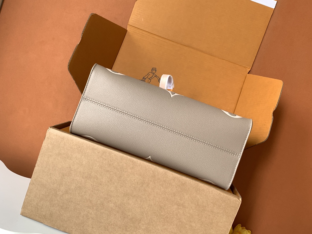 Louis Vuitton OnTheGo 中号手袋