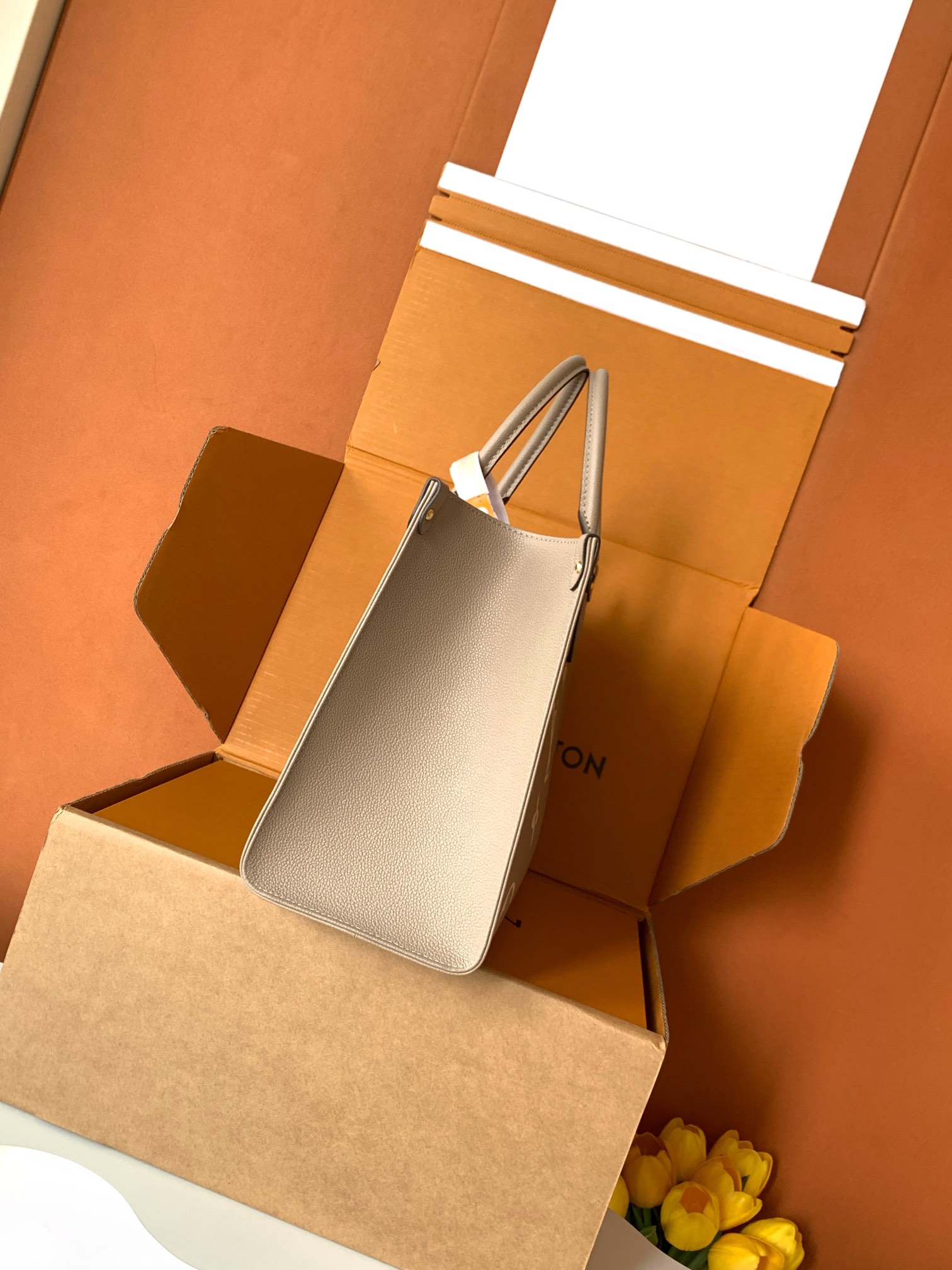 Louis Vuitton OnTheGo 中号手袋
