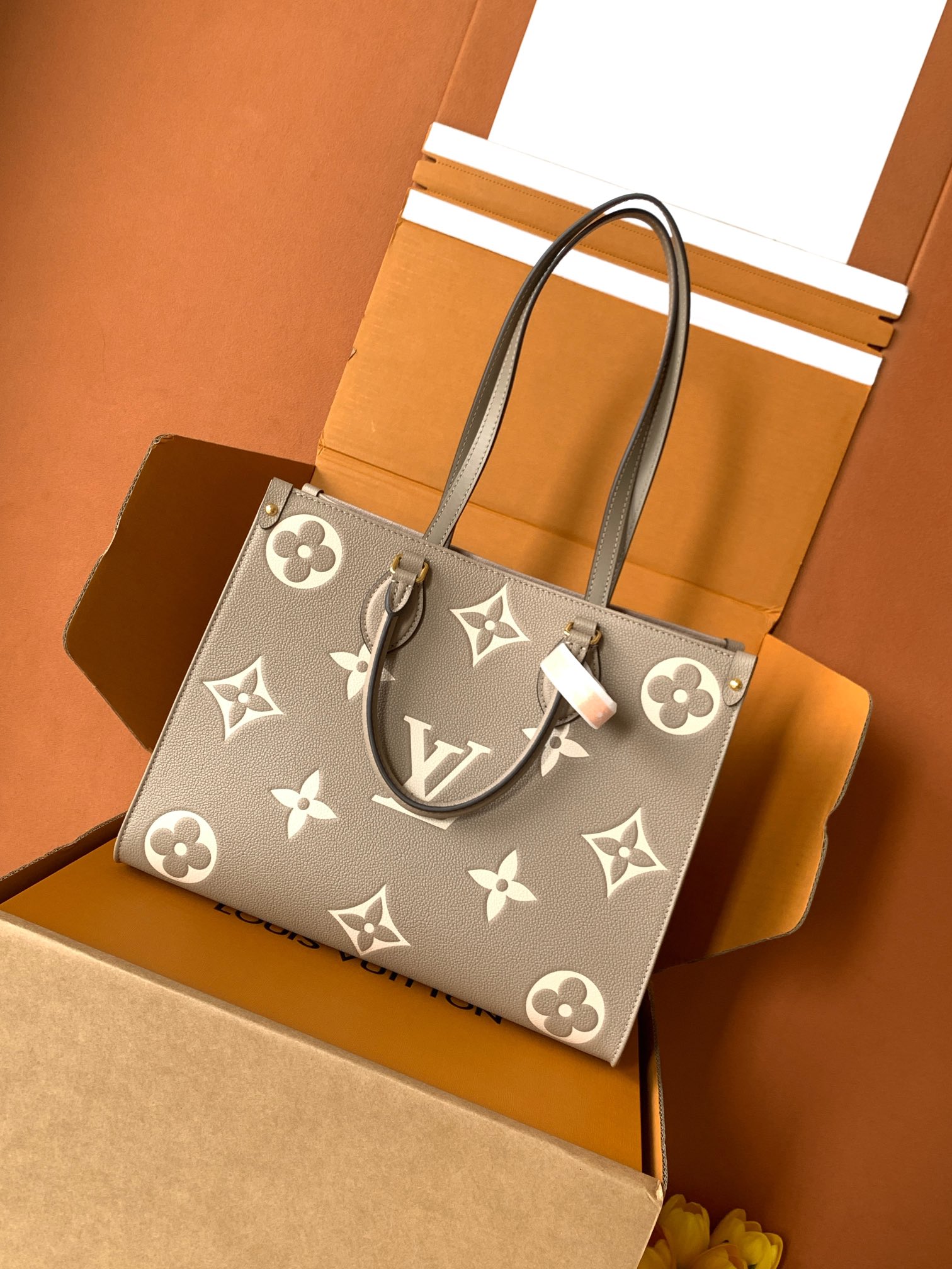Louis Vuitton OnTheGo 中号手袋