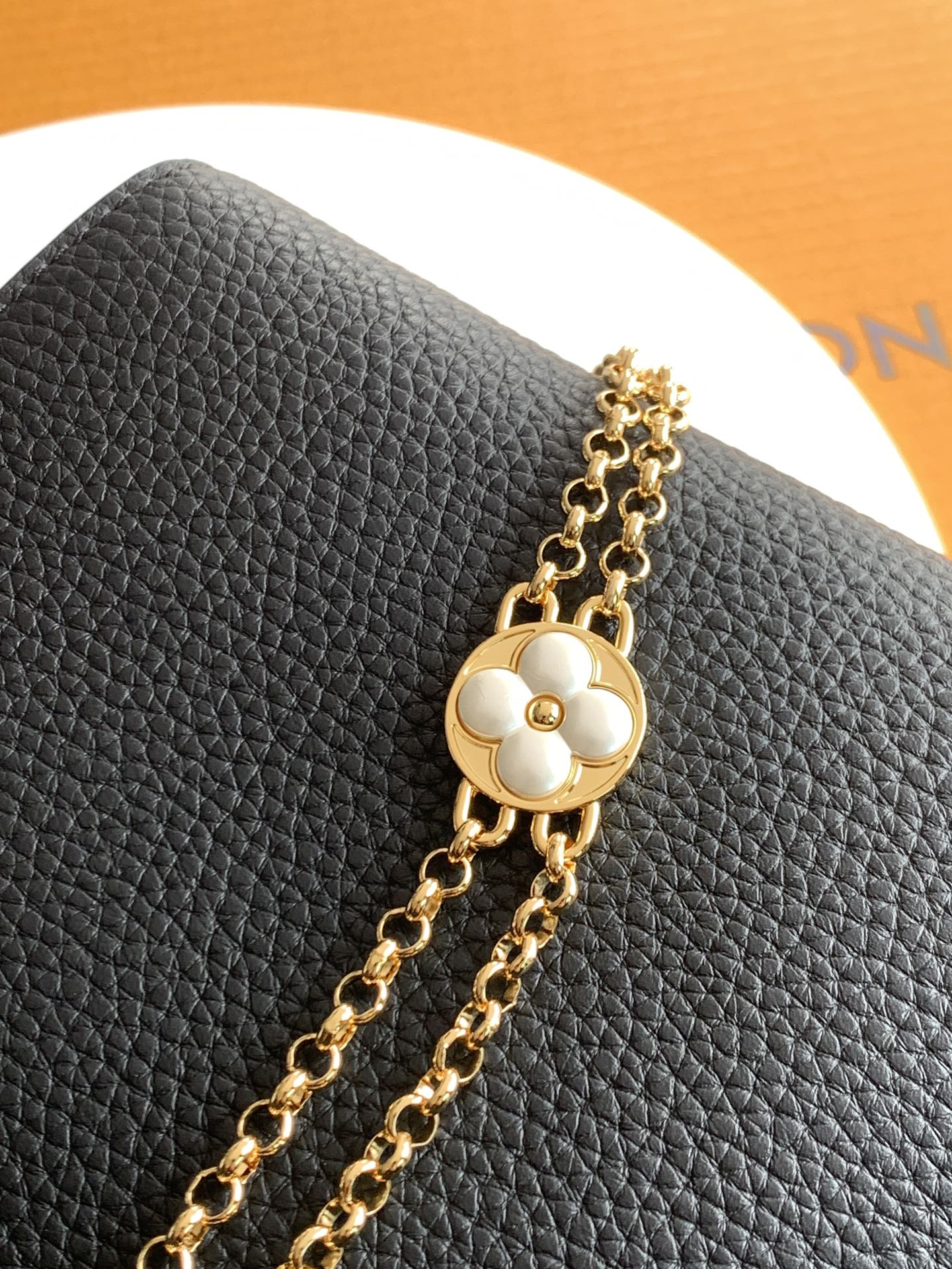 M25862黑色金 独家定制 全钢五金 精品级别 进口牛皮本款 Capucines BB 手袋出自 Da