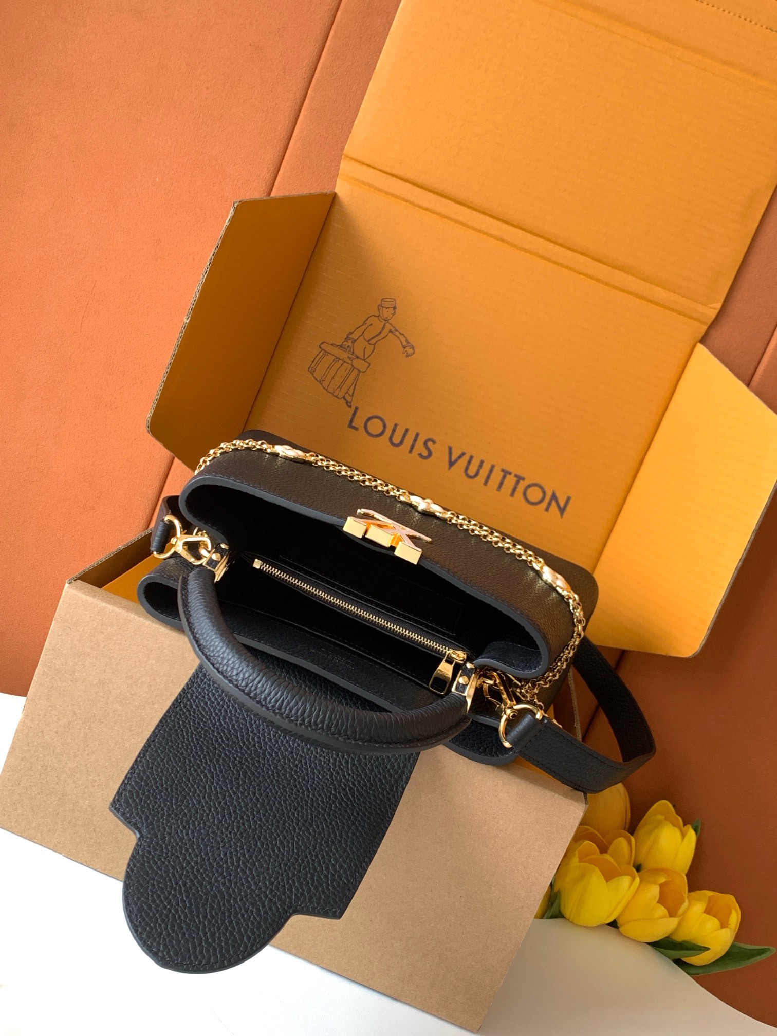 M25862黑色金 独家定制 全钢五金 精品级别 进口牛皮本款 Capucines BB 手袋出自 Da