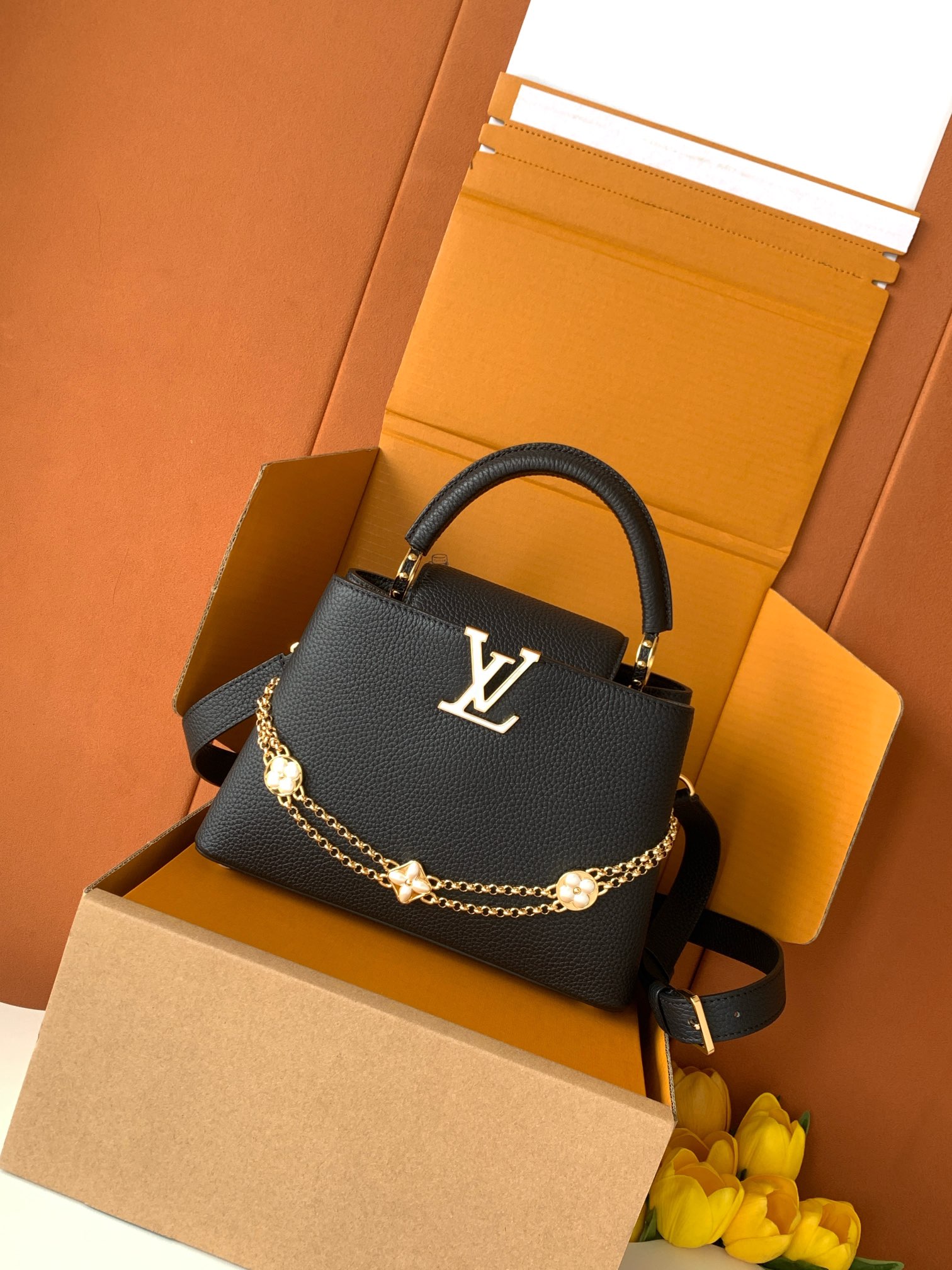 M25862黑色金 独家定制 全钢五金 精品级别 进口牛皮本款 Capucines BB 手袋出自 Da