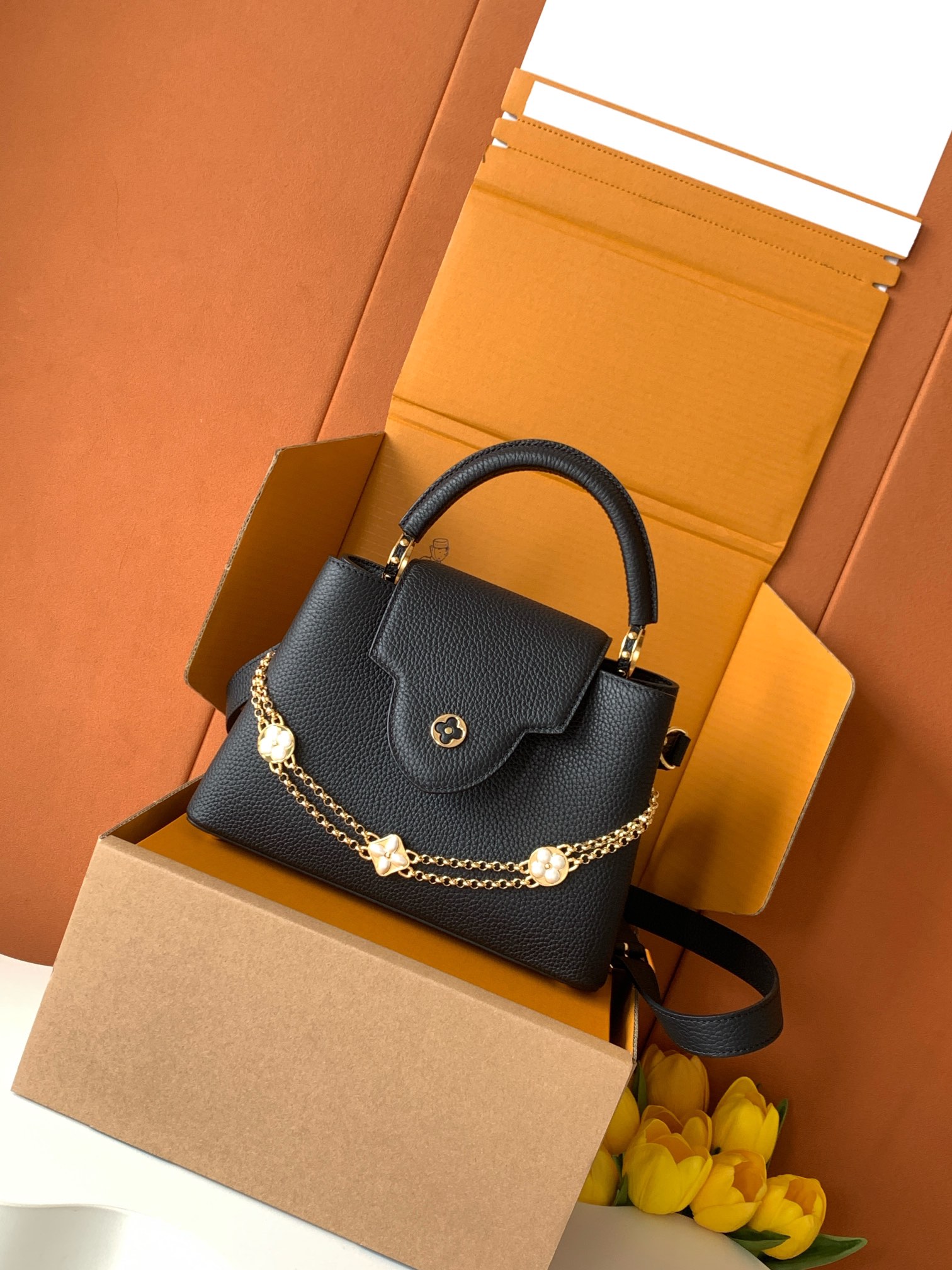 M25862黑色金 独家定制 全钢五金 精品级别 进口牛皮本款 Capucines BB 手袋出自 Da