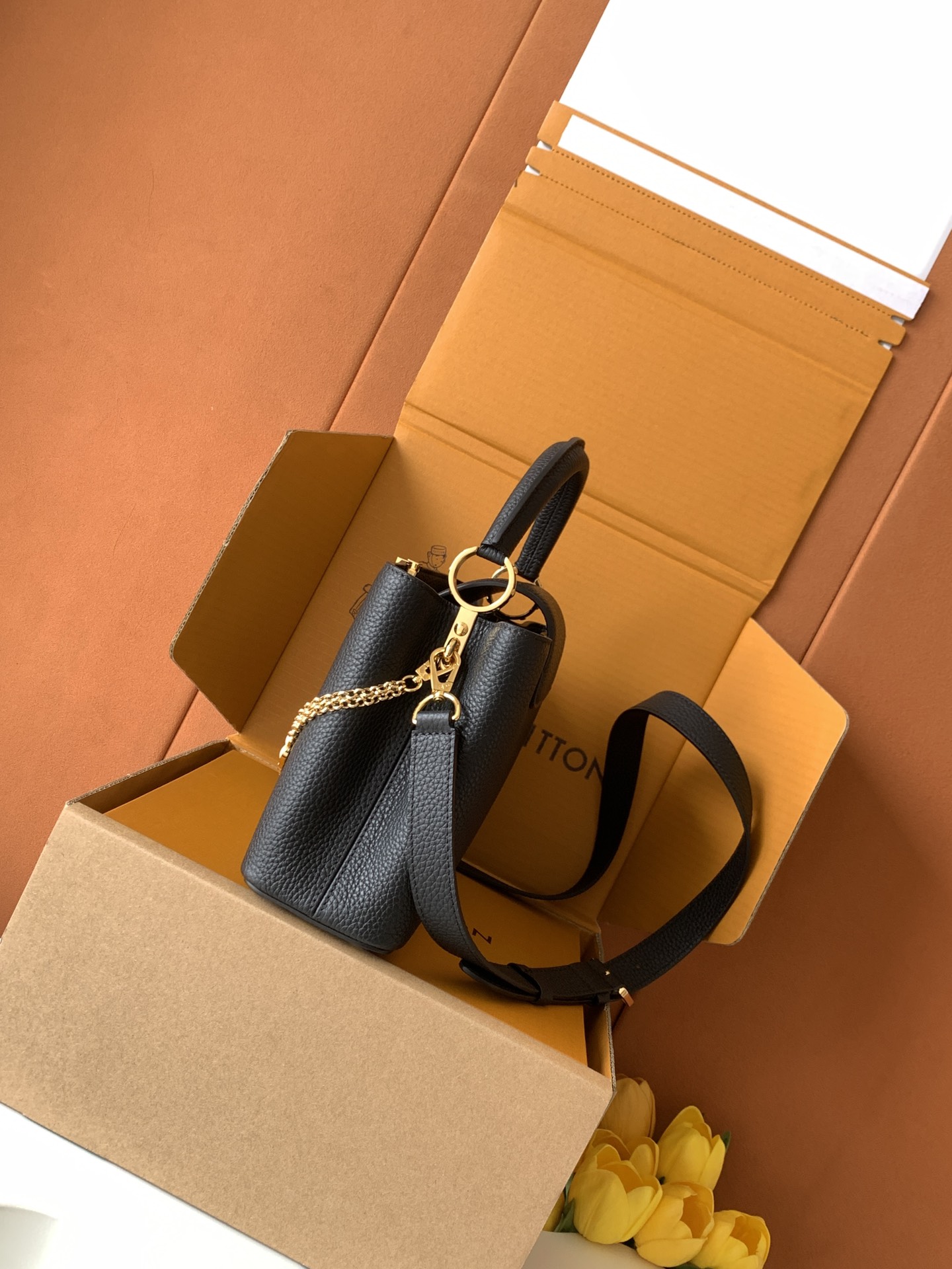 M25862黑色金 独家定制 全钢五金 精品级别 进口牛皮本款 Capucines BB 手袋出自 Da