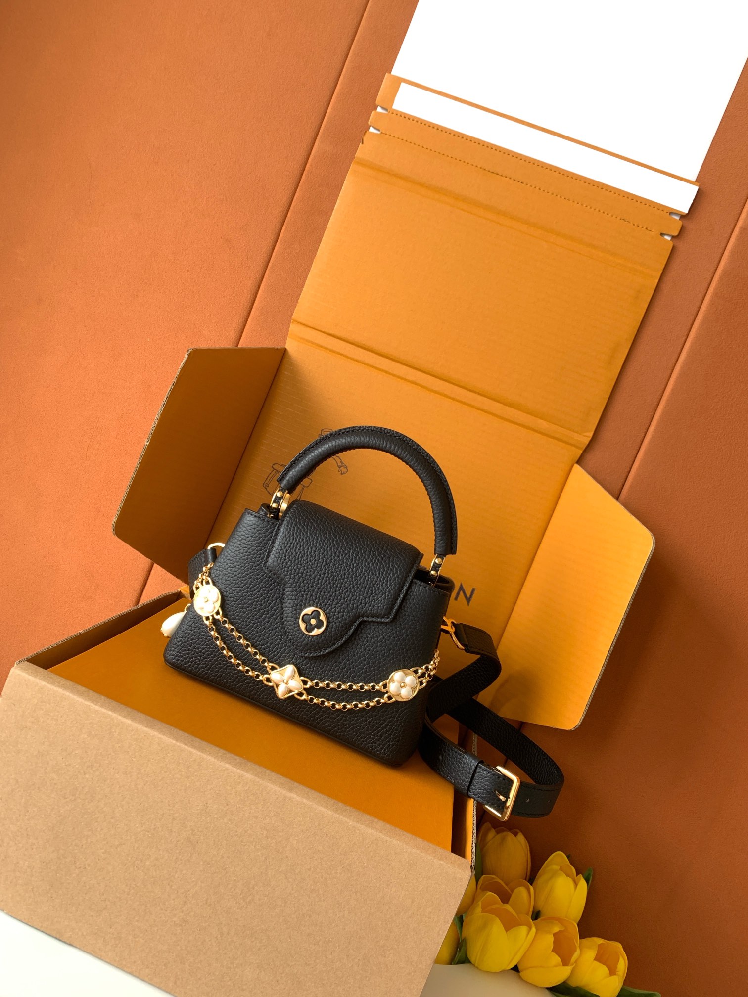 M25861 全钢五金 精品级别 进口牛皮本款 Capucines 迷你 手袋出自 Daydream 系