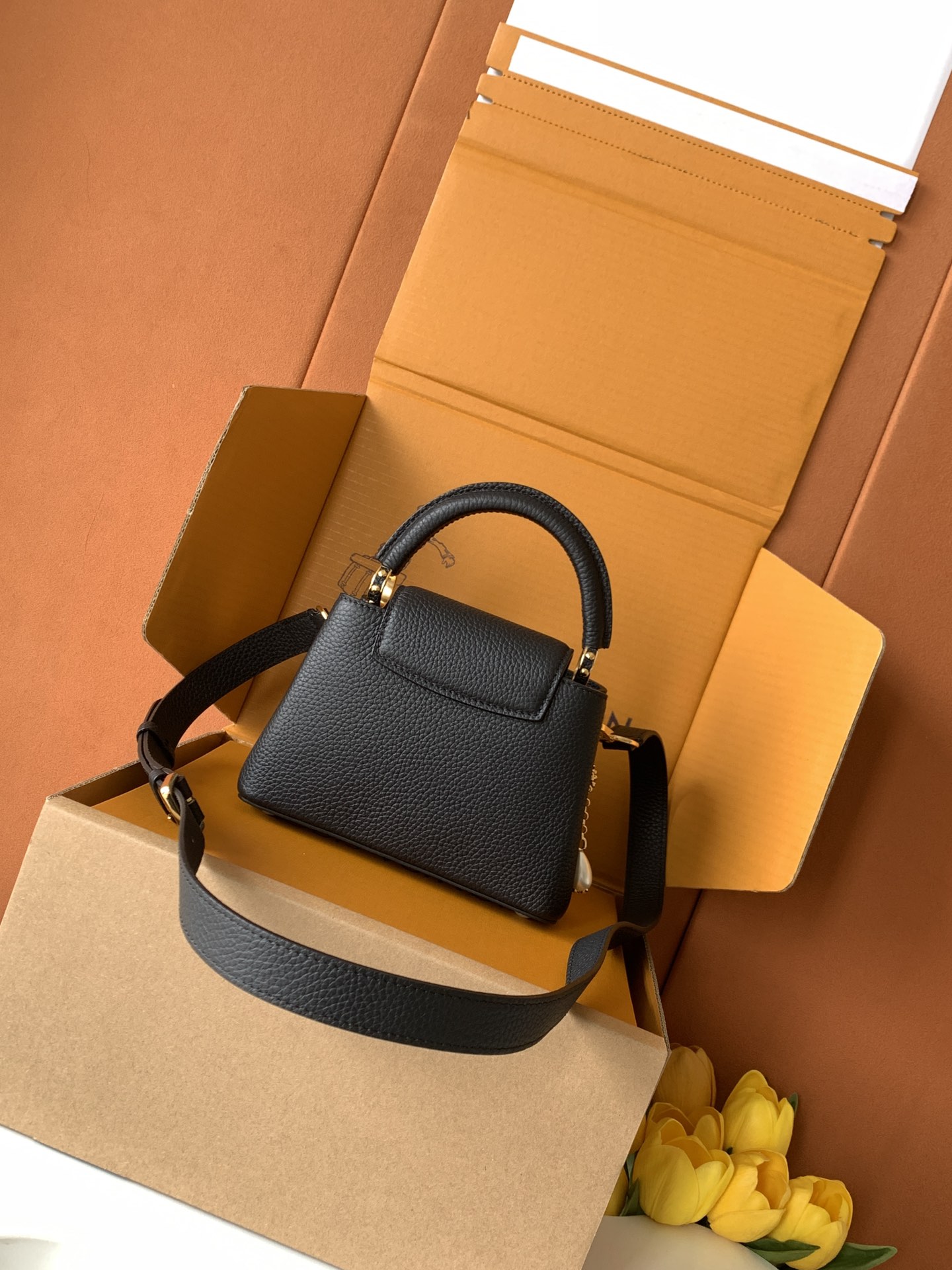 M25861 全钢五金 精品级别 进口牛皮本款 Capucines 迷你 手袋出自 Daydream 系