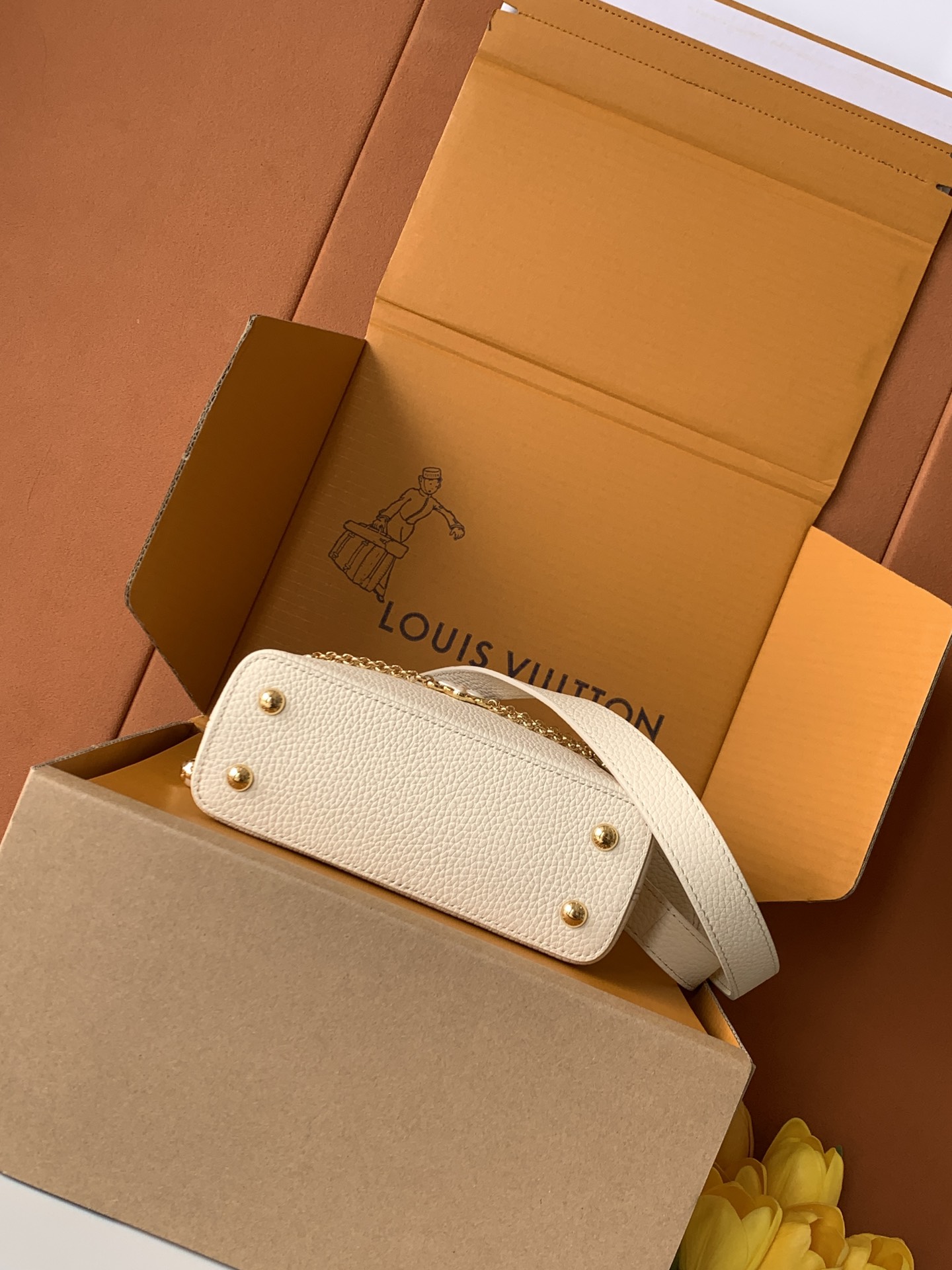 全钢五金 M15117 精品级别 进口牛皮珍珠白配香芋紫金本款Capucines迷你手袋向巴洛克风格珠宝