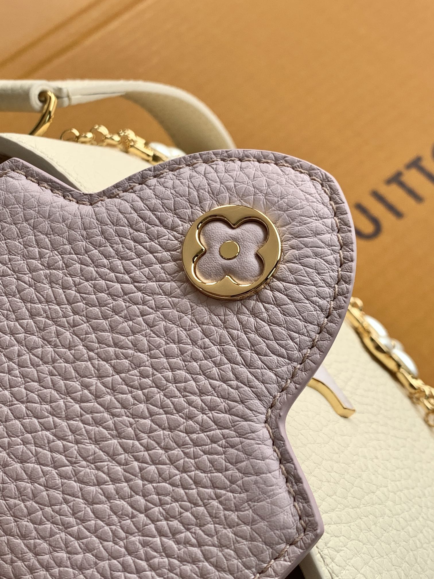 全钢五金 M15117 精品级别 进口牛皮珍珠白配香芋紫金本款Capucines迷你手袋向巴洛克风格珠宝