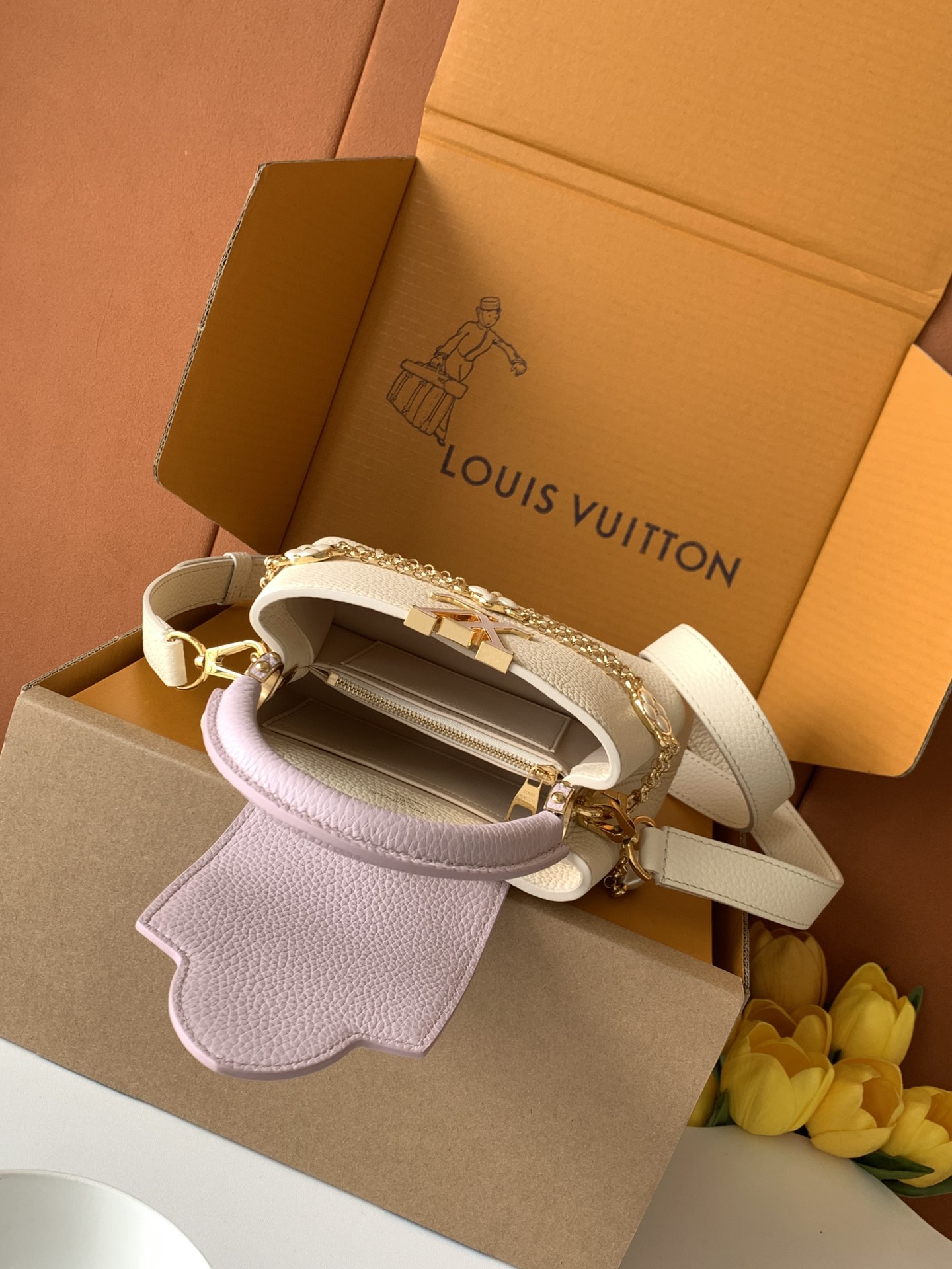 全钢五金 M15117 精品级别 进口牛皮珍珠白配香芋紫金本款Capucines迷你手袋向巴洛克风格珠宝