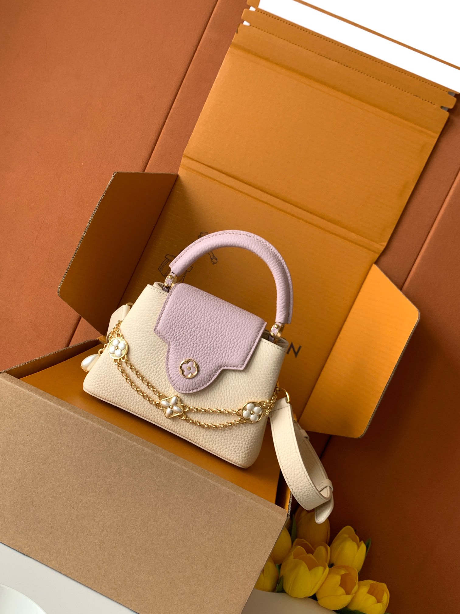 全钢五金 M15117 精品级别 进口牛皮珍珠白配香芋紫金本款Capucines迷你手袋向巴洛克风格珠宝