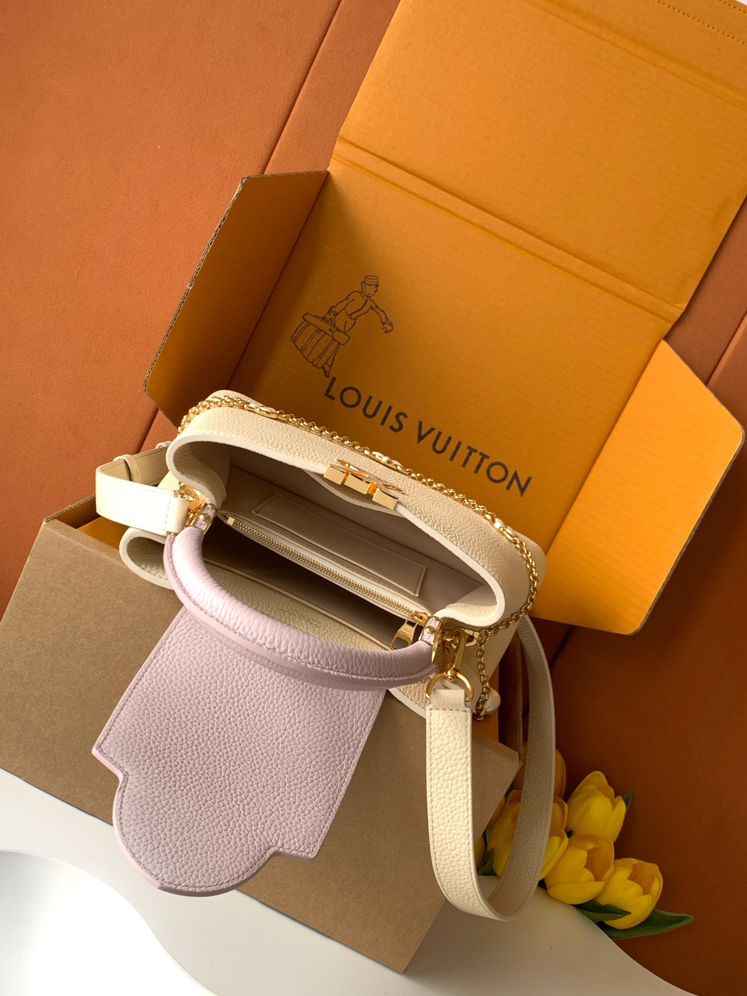 全钢五金 M15118 精品级别 进口牛皮珍珠白配香芋紫金本款Capucines迷你手袋向巴洛克风格珠宝