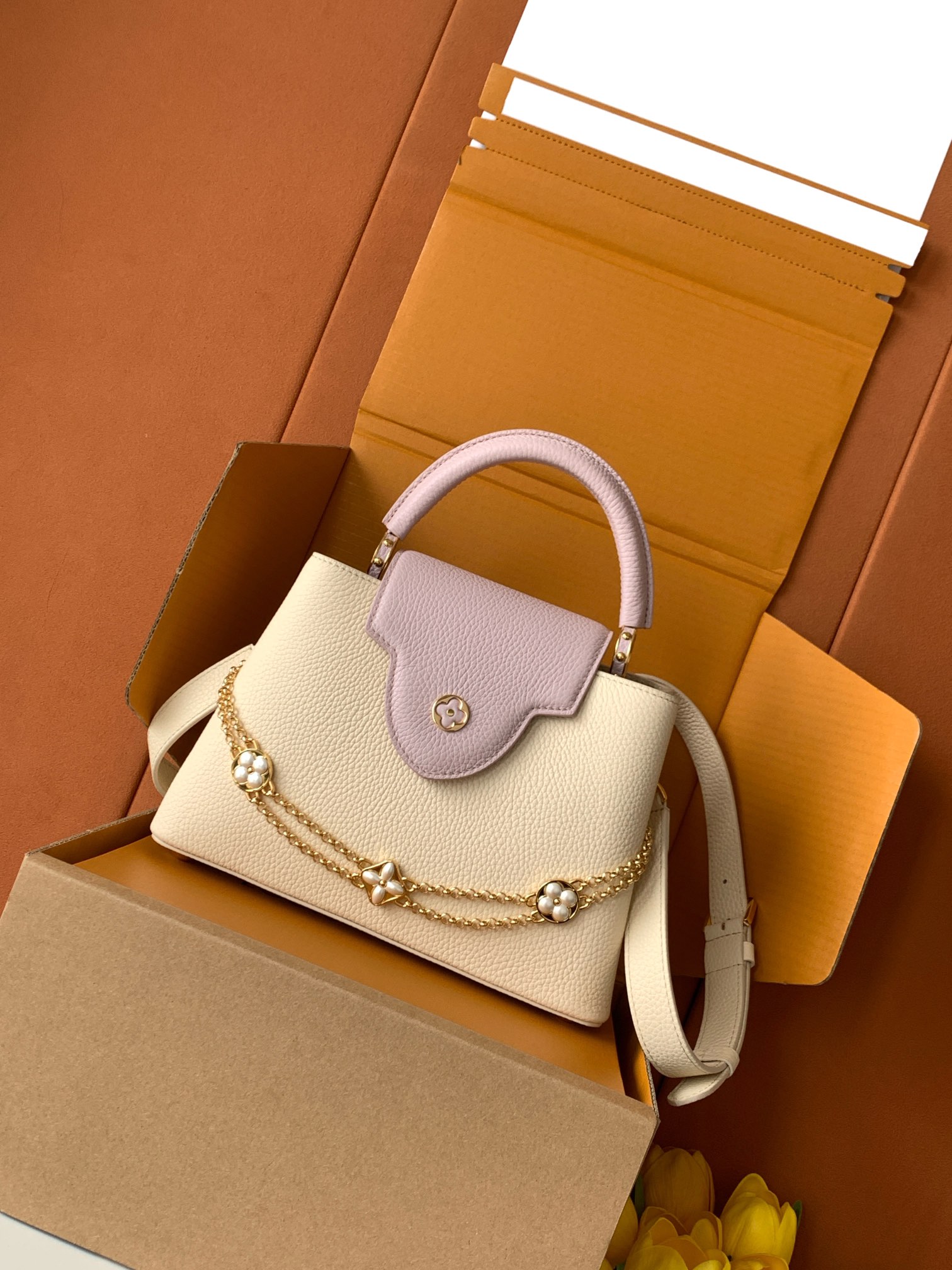 全钢五金 M15118 精品级别 进口牛皮珍珠白配香芋紫金本款Capucines迷你手袋向巴洛克风格珠宝