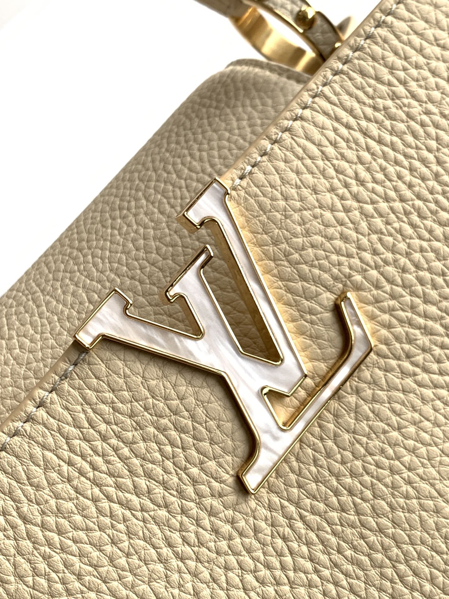 全钢五金 M25461 精品级别 进口牛皮浅土黄金本款Capucines迷你手袋向巴洛克风格珠宝汲取灵感