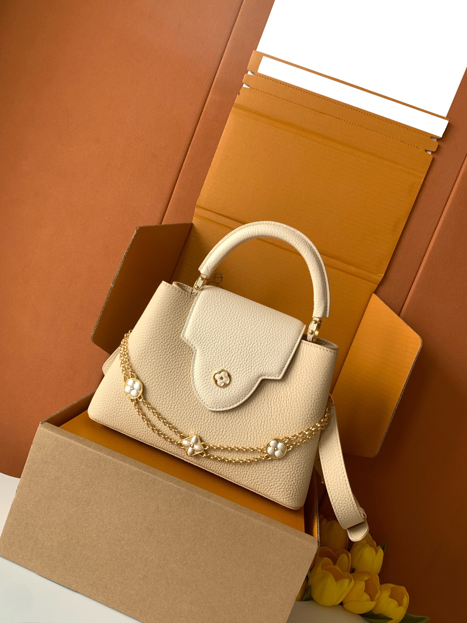 全钢五金 M25461 精品级别 进口牛皮浅土黄金本款Capucines迷你手袋向巴洛克风格珠宝汲取灵感